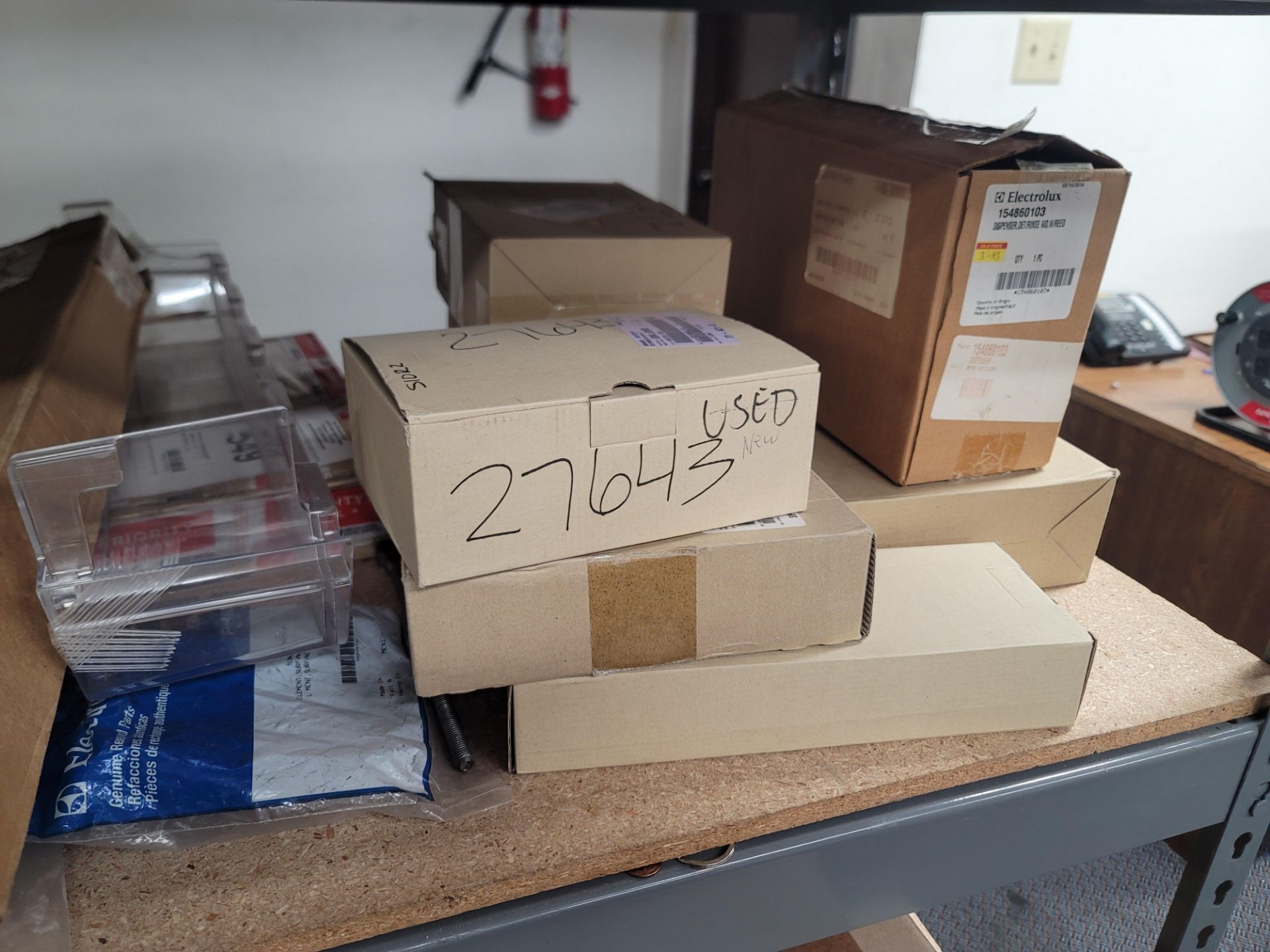 LOT - 8' SHELF UNIT W/ CONTENTS OF APPLIANCE REPLACEMENT PARTS - Image 9 of 20