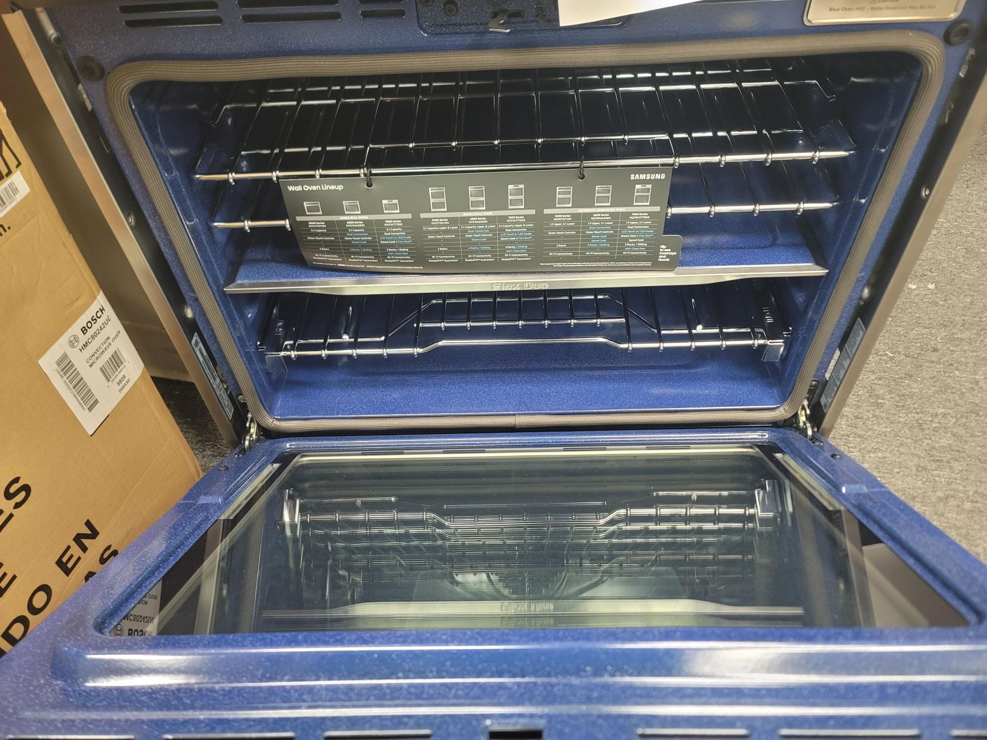 SAMSUNG 30" SINGLE ELECTRIC WALL OVEN W/ 5.1 CU. FT. CAPACITY IN STAINLESS STEEL, MODEL NV51K7770SG - Image 3 of 4