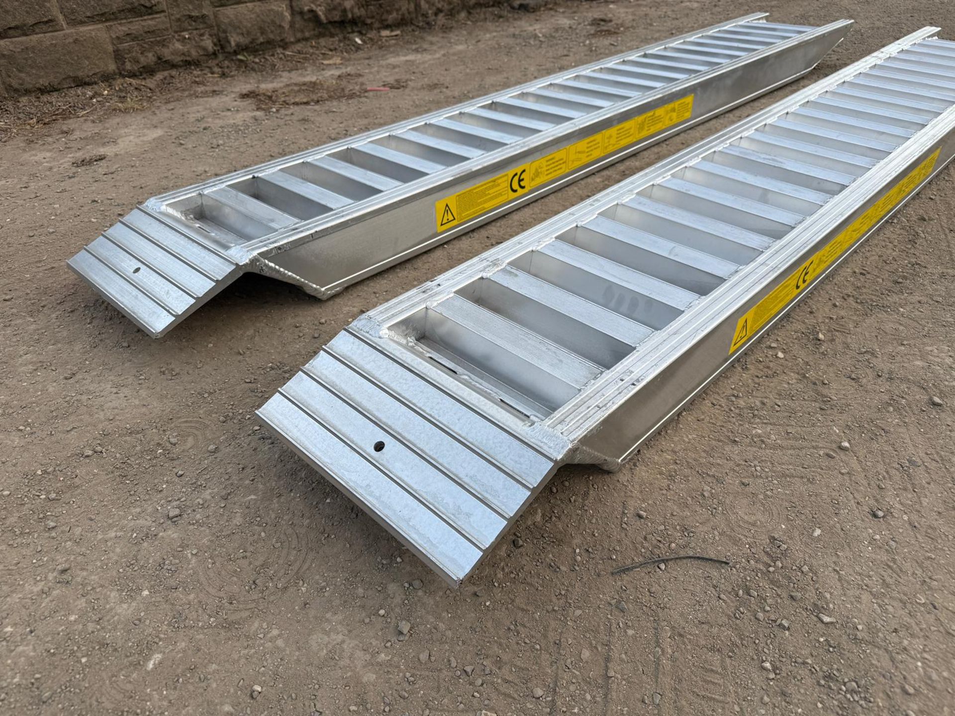 VC00048 Information from the seller: NEW/UNUSED SET OF 8FT ALUMINIUM 6 ...