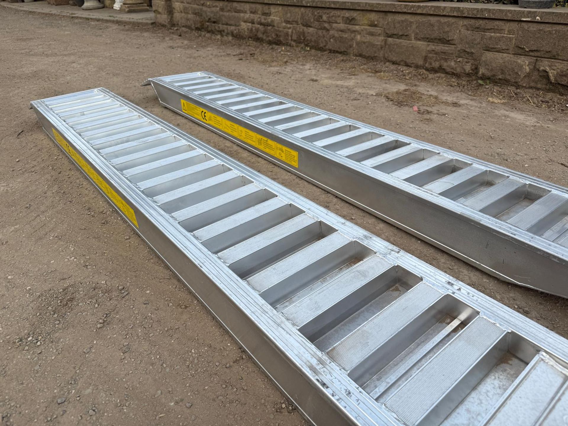 VC00048 Information from the seller: NEW/UNUSED SET OF 8FT ALUMINIUM 6 ...