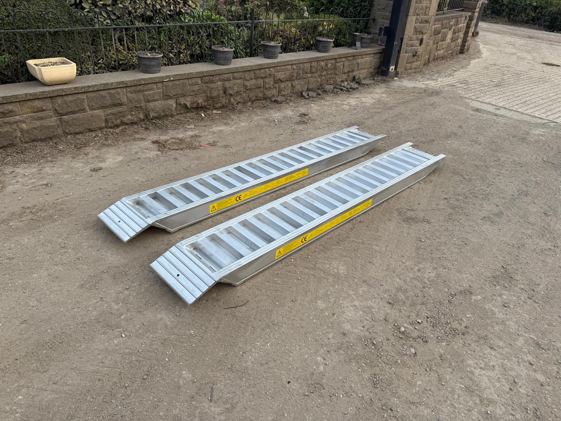 VC00048 Information from the seller: NEW/UNUSED SET OF 8FT ALUMINIUM 6 ...