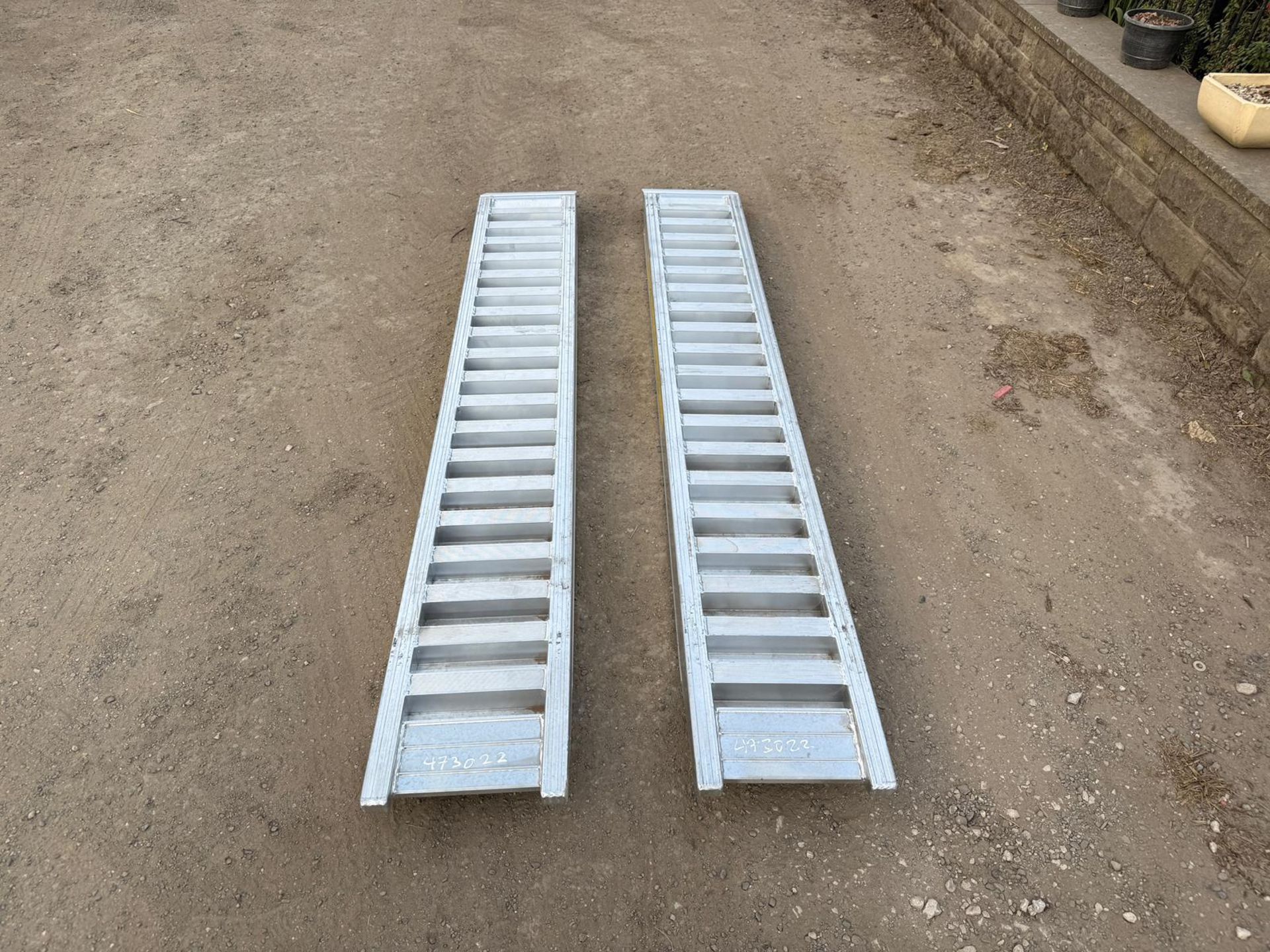VC00048 Information from the seller: NEW/UNUSED SET OF 8FT ALUMINIUM 6 ...