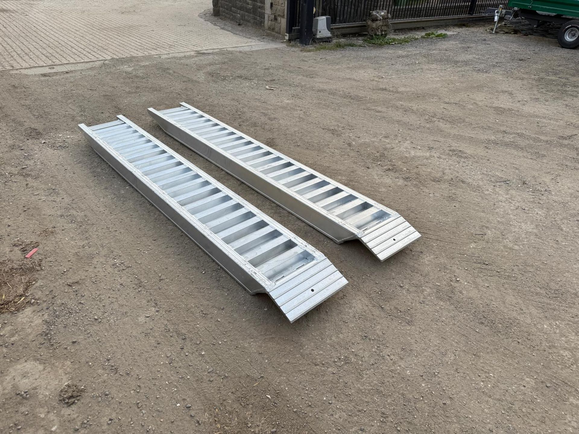 VC00048 Information from the seller: NEW/UNUSED SET OF 8FT ALUMINIUM 6 ...