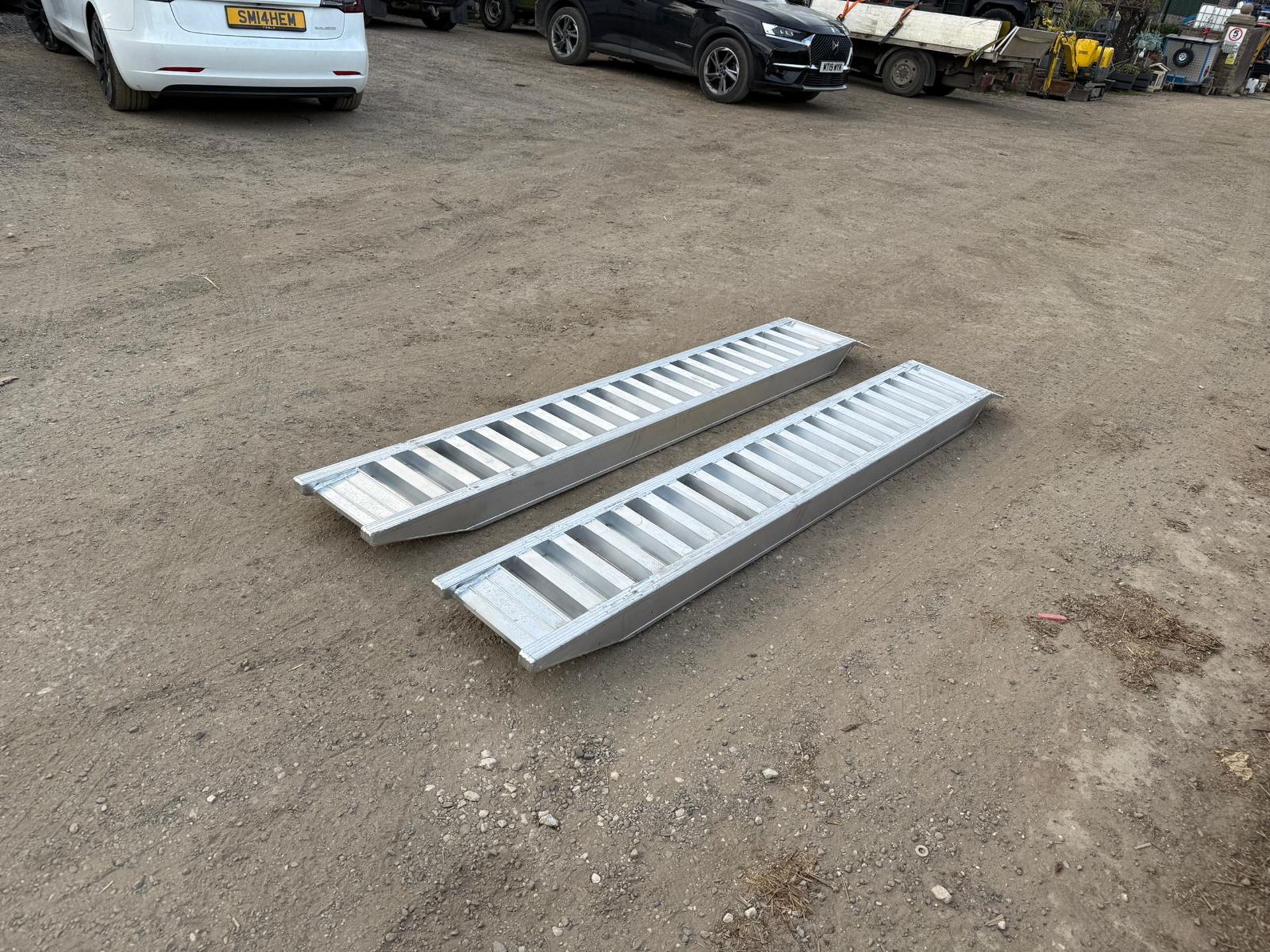 VC00048 Information from the seller: NEW/UNUSED SET OF 8FT ALUMINIUM 6 ...