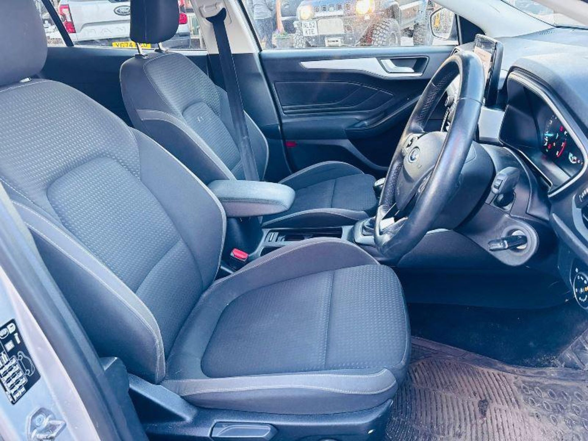 2019 68 FORD FOCUS ZETEC 1L ECO BOOST HATCHBACK *49940 MILES*TURNING OVER BUT WON'T START* - Image 9 of 15