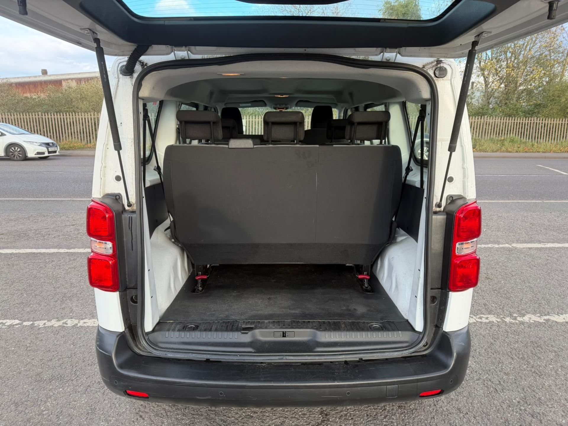 2019 69 VAUXHALL VIVARO LIFE EDITION S/S MINIBUS - 163K MILES - 9 SEATS - AIR CON - Image 8 of 12