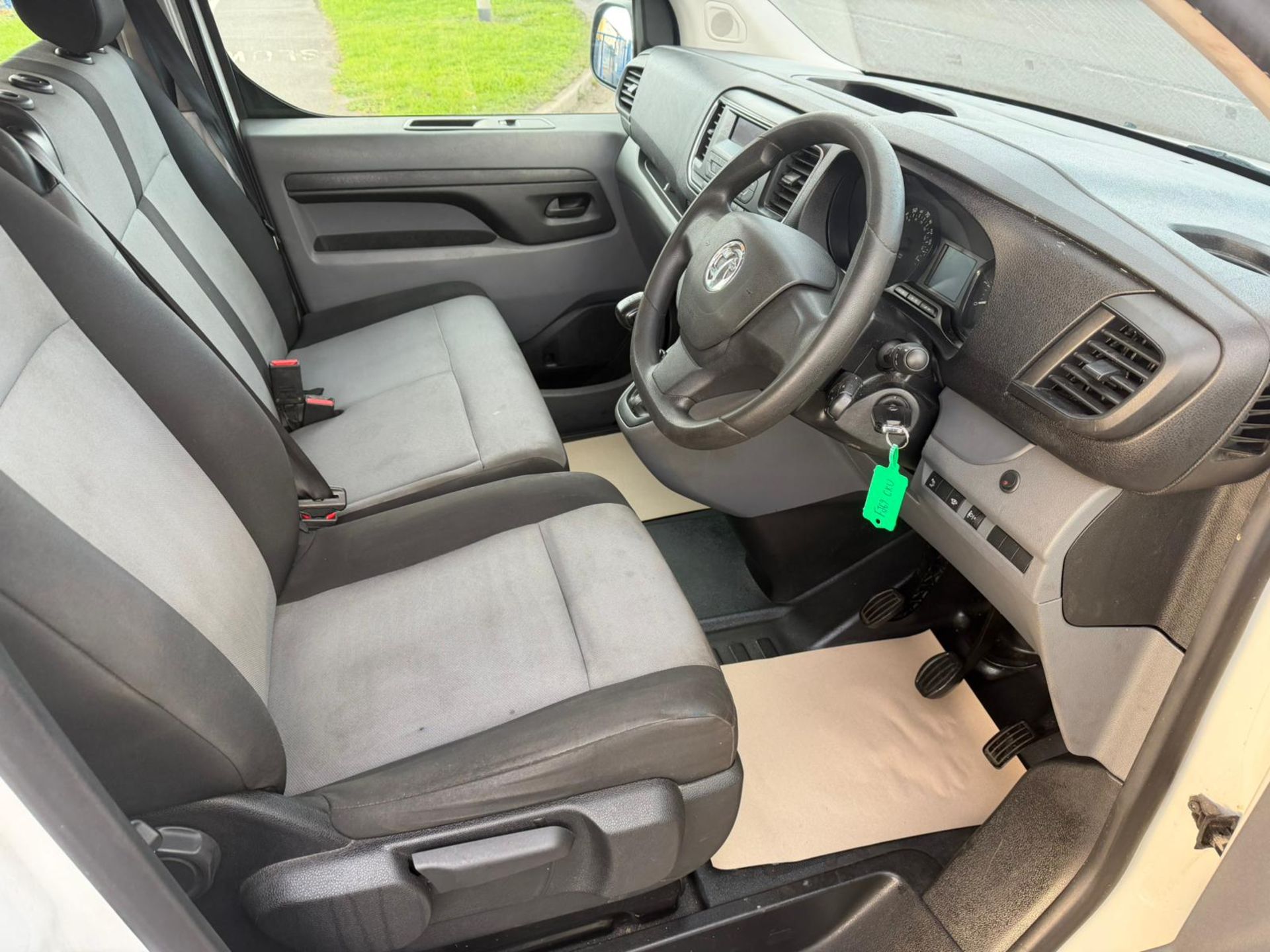 2019 69 VAUXHALL VIVARO LIFE EDITION S/S MINIBUS - 163K MILES - 9 SEATS - AIR CON - Image 9 of 12