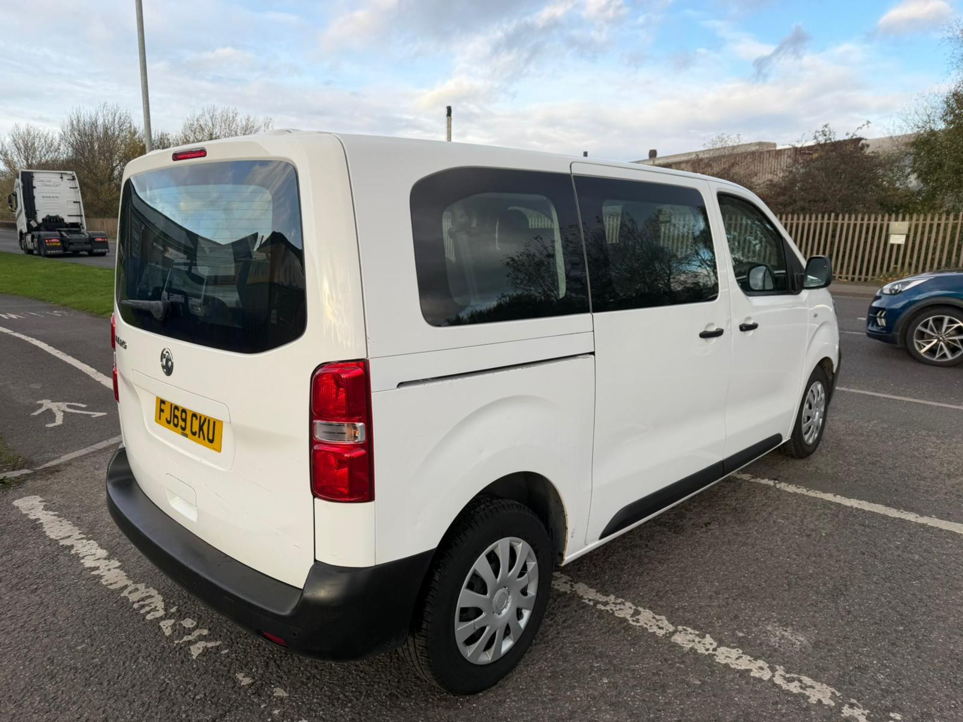 2019 69 VAUXHALL VIVARO LIFE EDITION S/S MINIBUS - 163K MILES - 9 SEATS - AIR CON - Image 5 of 12