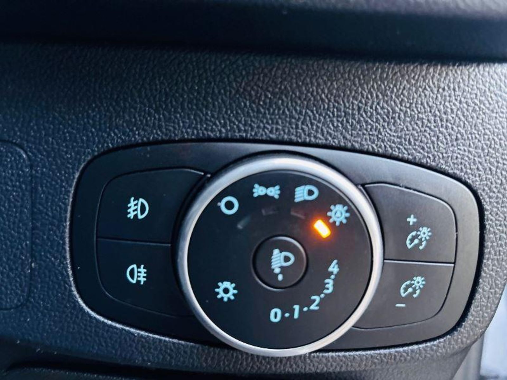 2019 68 FORD FOCUS ZETEC 1L ECO BOOST HATCHBACK *49940 MILES*TURNING OVER BUT WON'T START* - Image 14 of 15