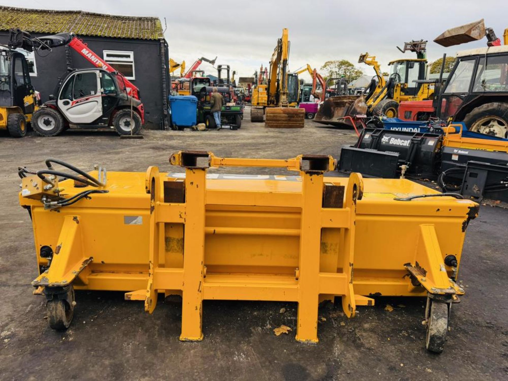 JCB HYDRAULIC SWEEPER*C/W CARRIER HEADSTOCK* - Image 5 of 9