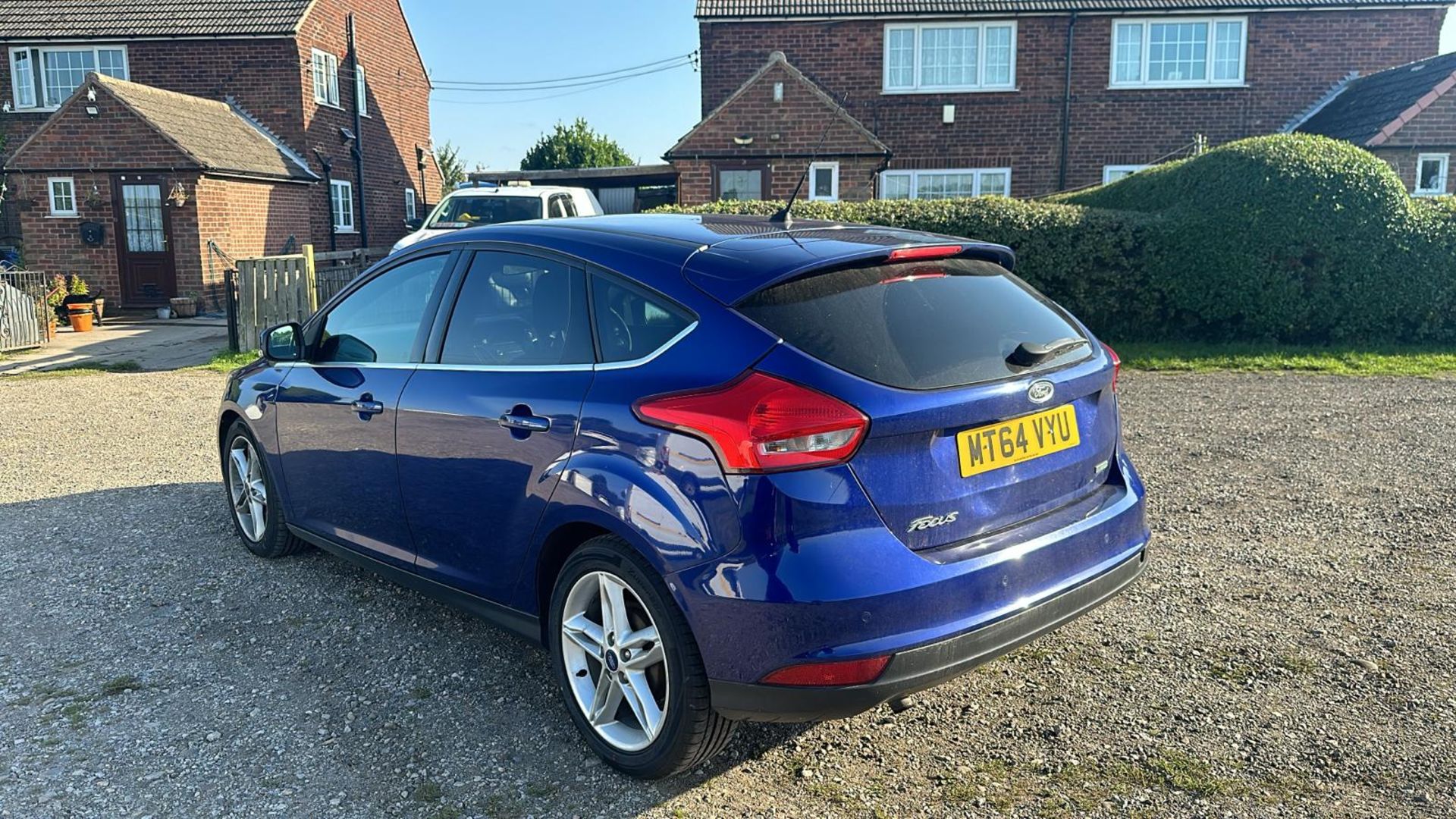 2014 / 64 FORD FOCUS ZETEC HATCHBACK - 999CC PETROL - MANUAL - Image 5 of 11