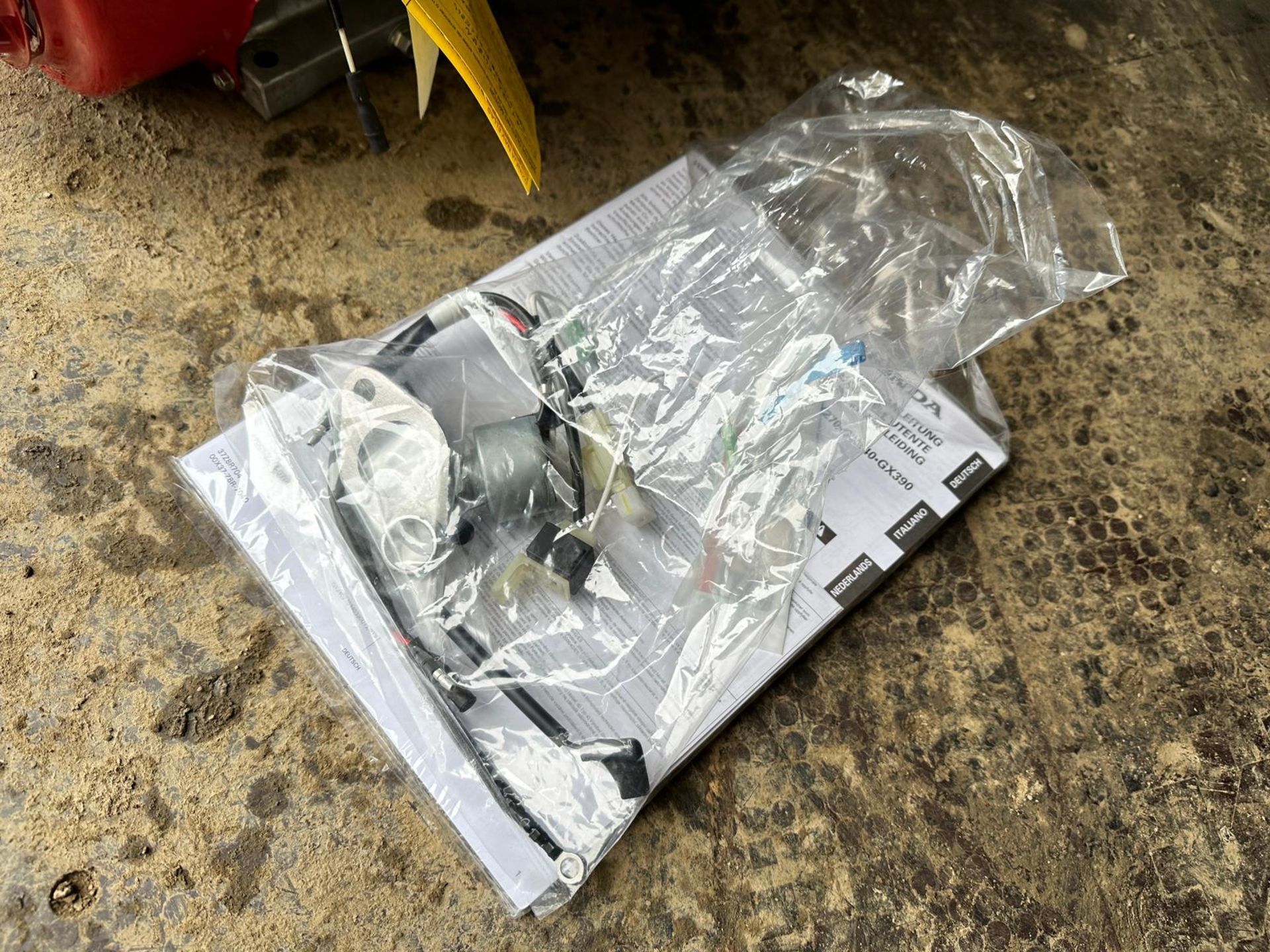 NEW/UNUSED HONDA GX390 ELECTRIC START PETROL ENGINE - 7 AVAILABLE - NO VAT - Image 6 of 12