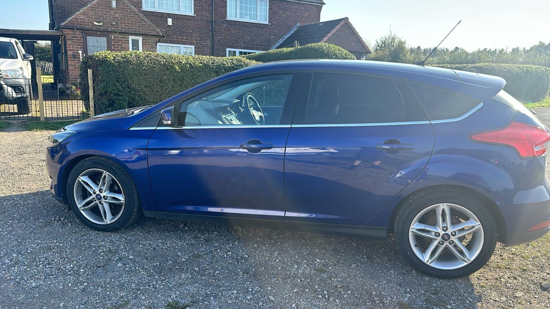 2014 / 64 FORD FOCUS ZETEC HATCHBACK - 999CC PETROL - MANUAL - Image 4 of 11