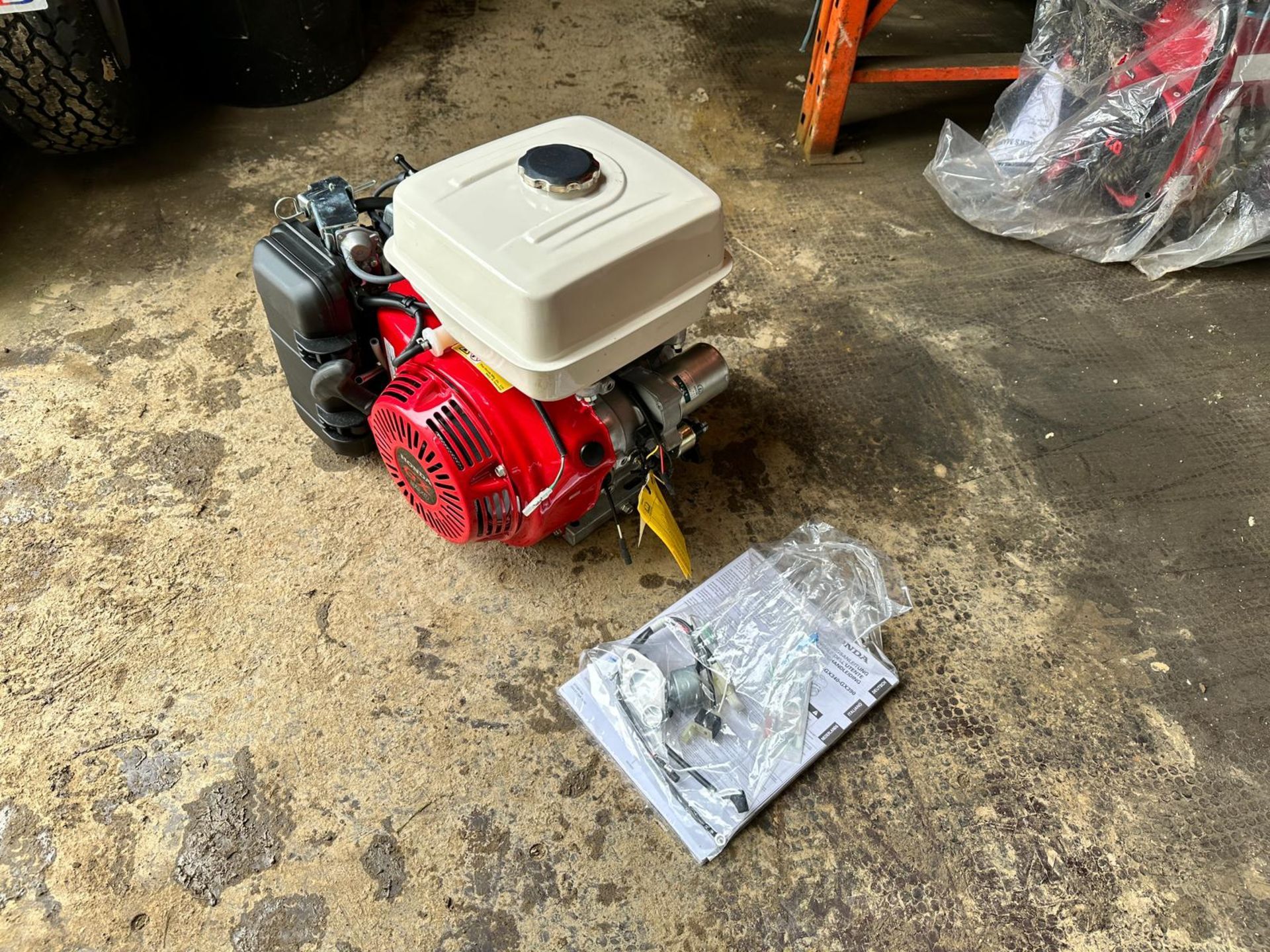 NEW/UNUSED HONDA GX390 ELECTRIC START PETROL ENGINE - 7 AVAILABLE - NO VAT