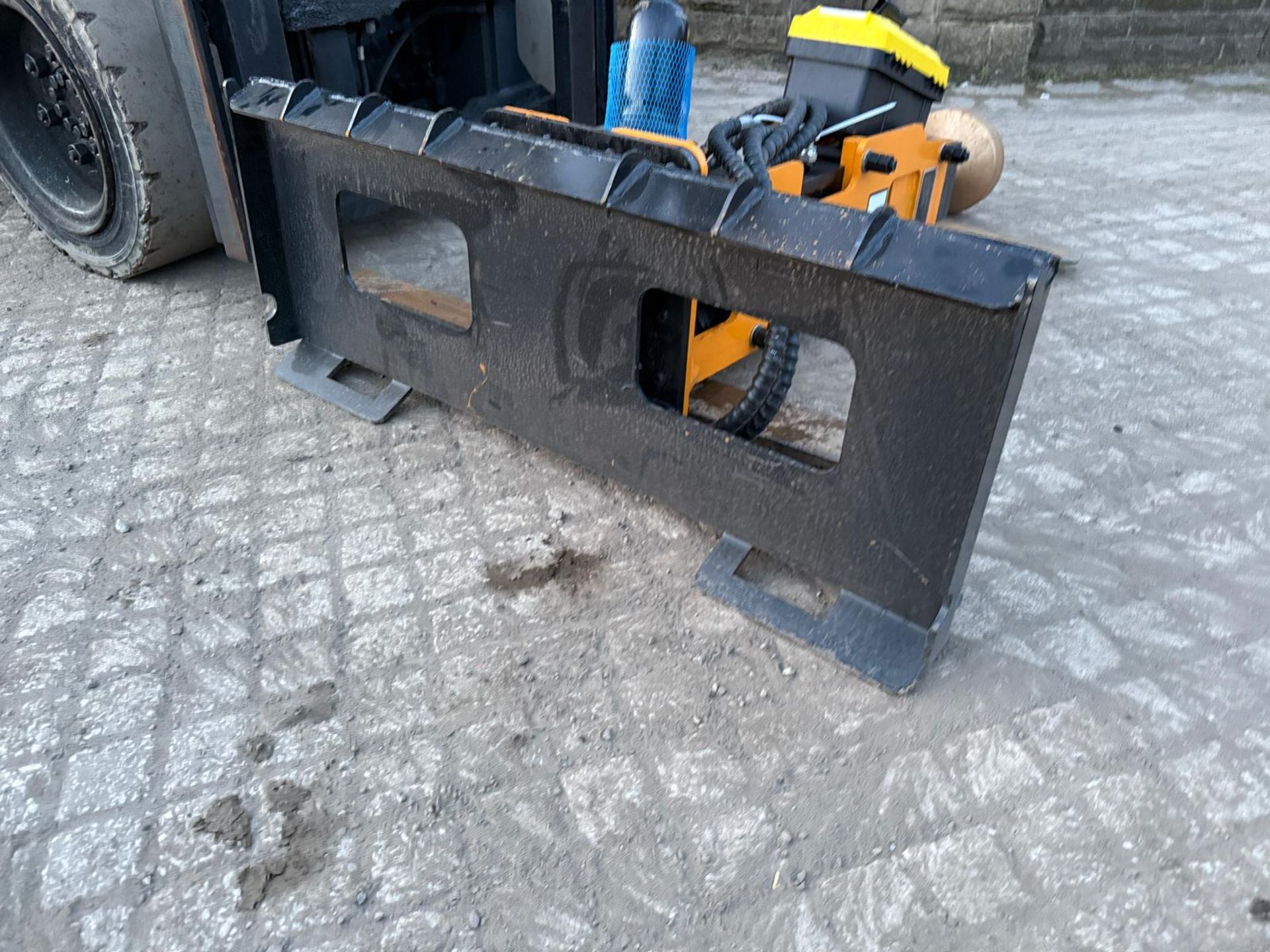 NEW/UNUSED GIYI SKIDSTEER HYDRAULIC ROCK BREAKER/POST KNOCKER - Image 5 of 9