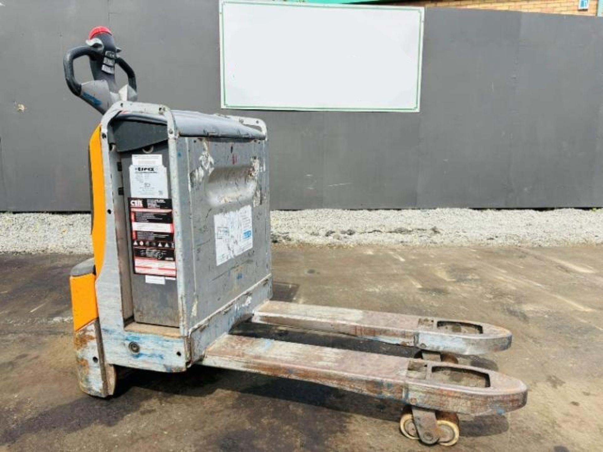 STILL EXU18 BATTERY POWERED PALLET TRUCK