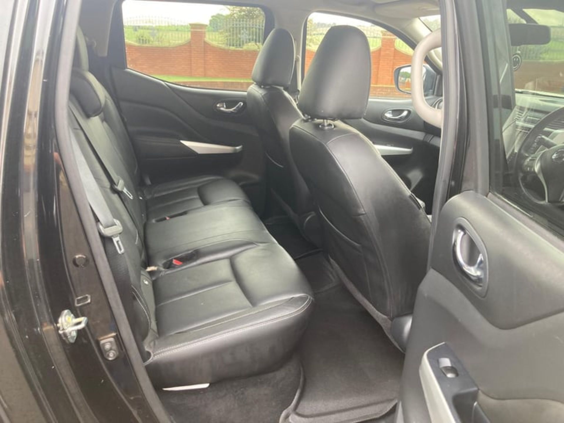 2018 68 NISSAN NAVARA TEKNA DCI AUTO PICK UP - 119K MILES - AIR CON - TOW BAR - Image 14 of 15