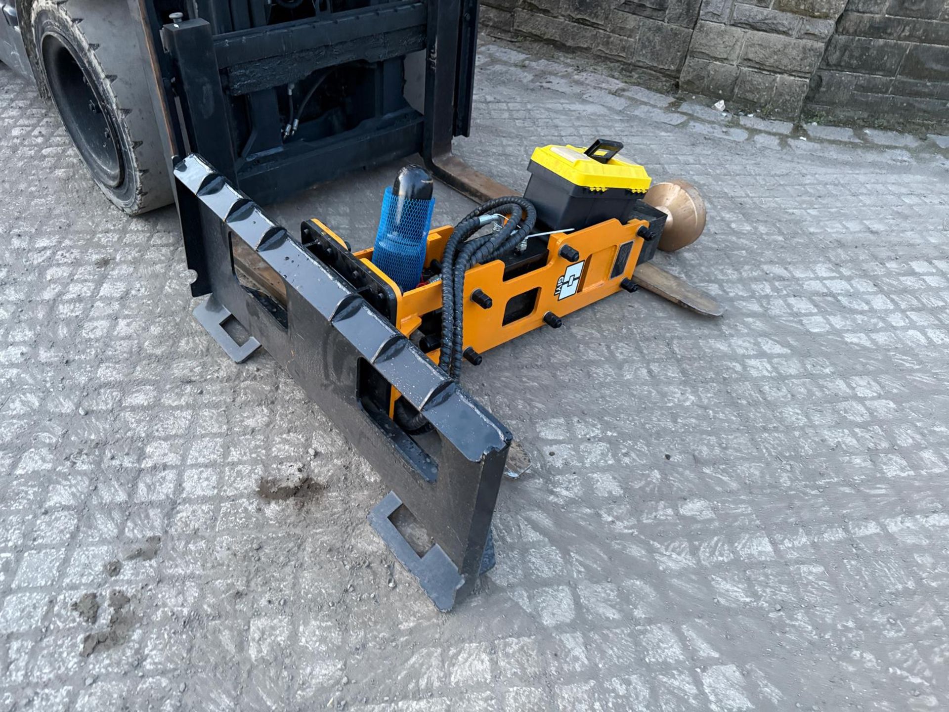 NEW/UNUSED GIYI SKIDSTEER HYDRAULIC ROCK BREAKER/POST KNOCKER - Image 2 of 9