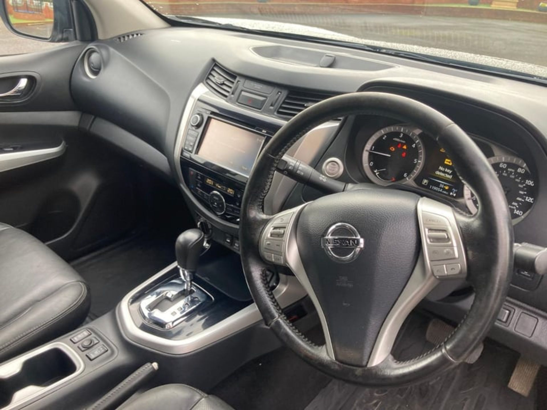 2018 68 NISSAN NAVARA TEKNA DCI AUTO PICK UP - 119K MILES - AIR CON - TOW BAR - Image 12 of 15