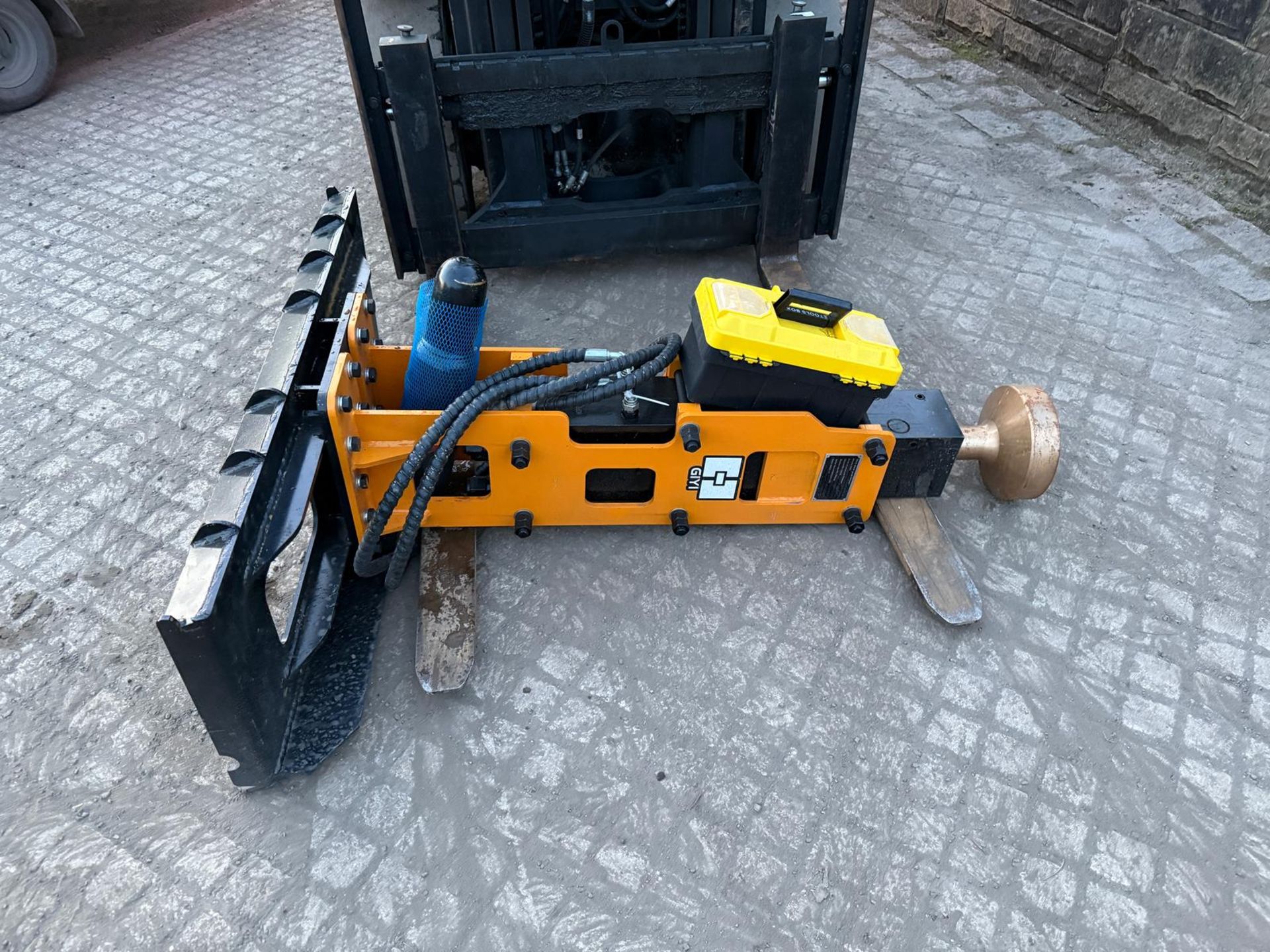 NEW/UNUSED GIYI SKIDSTEER HYDRAULIC ROCK BREAKER/POST KNOCKER - Image 7 of 9