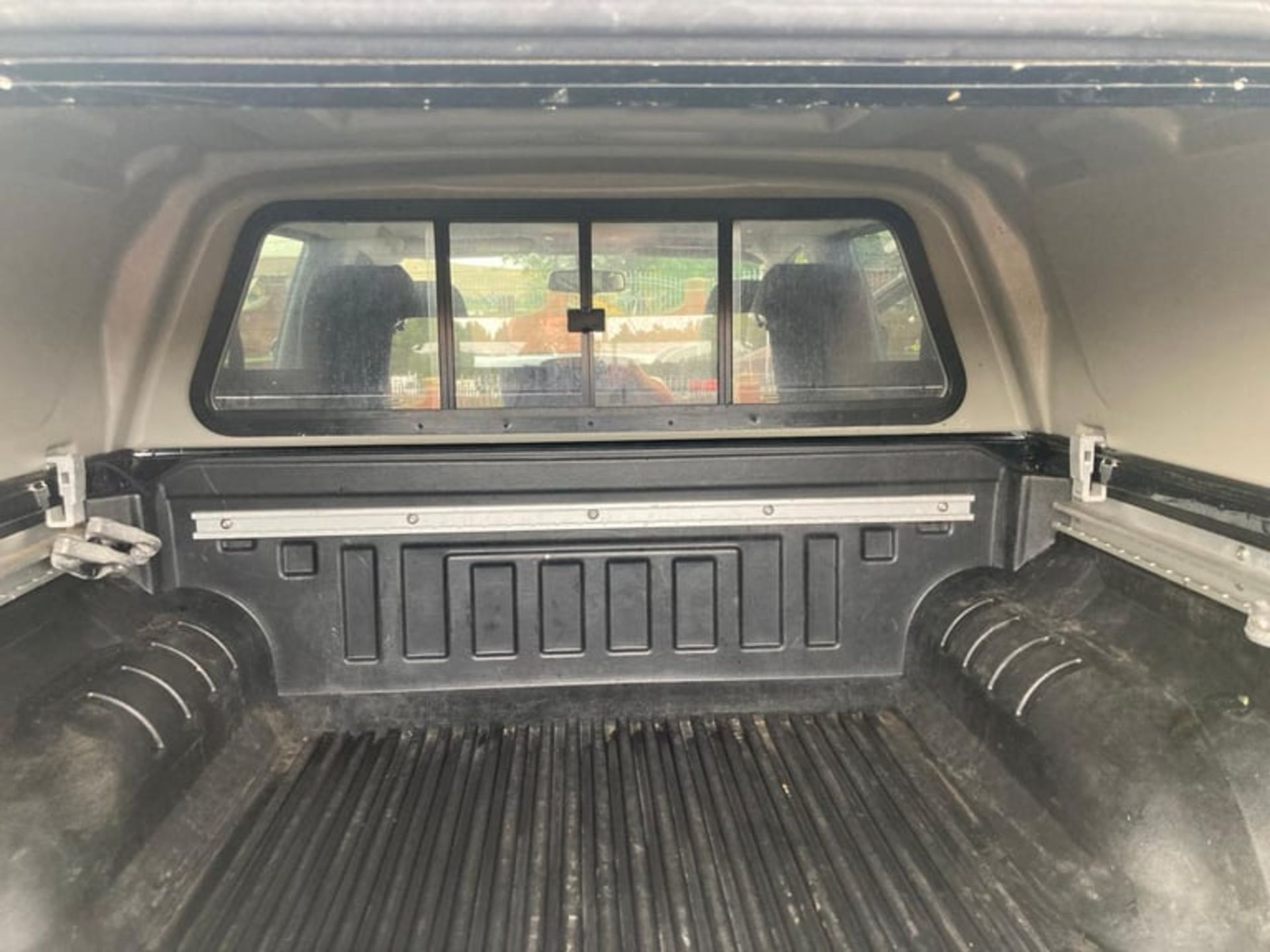 2018 68 NISSAN NAVARA TEKNA DCI AUTO PICK UP - 119K MILES - AIR CON - TOW BAR - Image 5 of 15