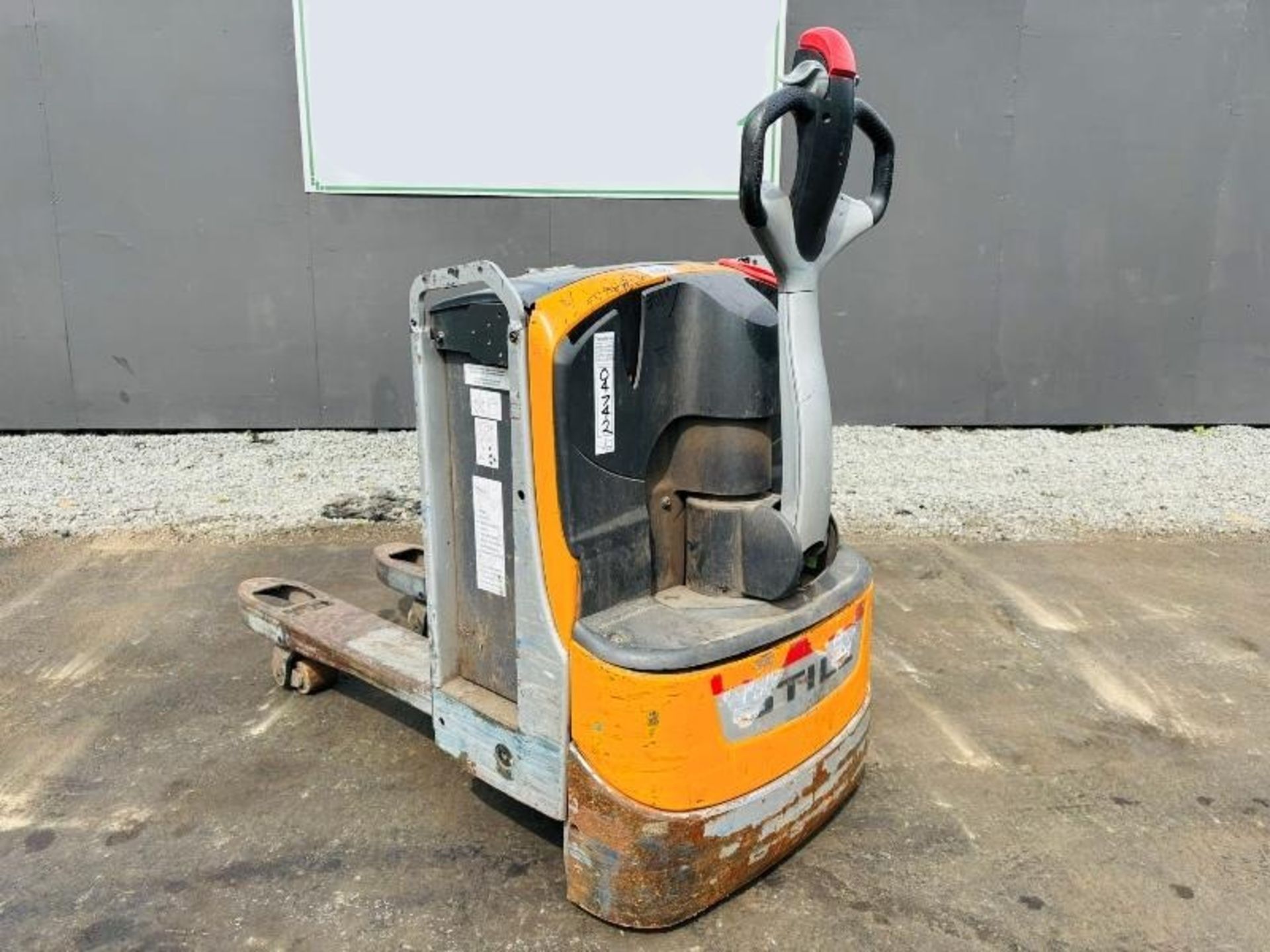 STILL EXU18 BATTERY POWERED PALLET TRUCK - Image 2 of 7