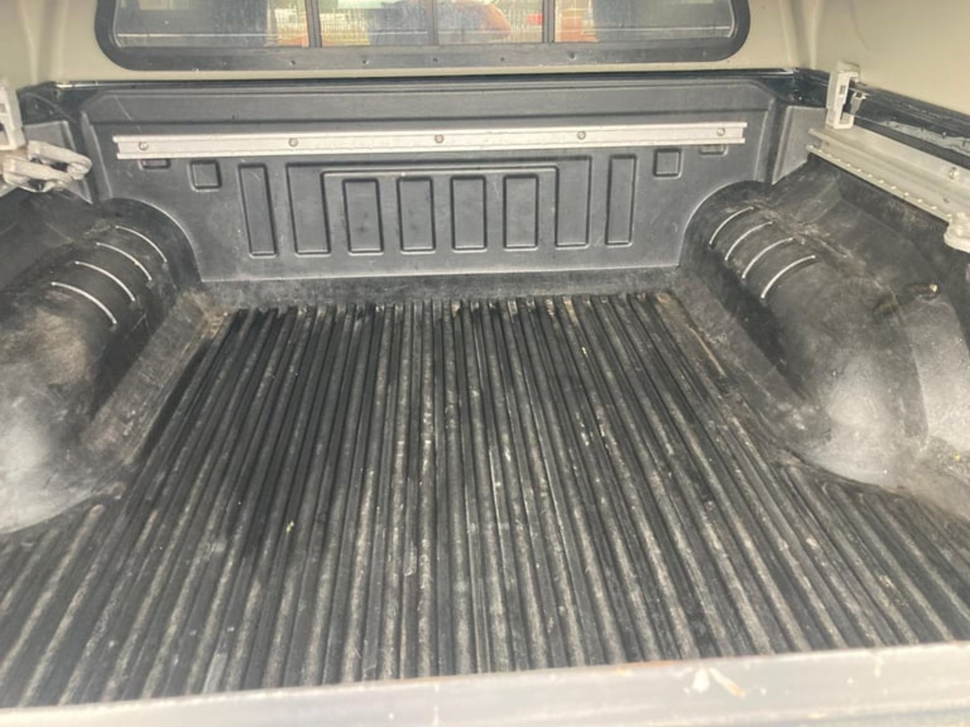 2018 68 NISSAN NAVARA TEKNA DCI AUTO PICK UP - 119K MILES - AIR CON - TOW BAR - Image 6 of 15