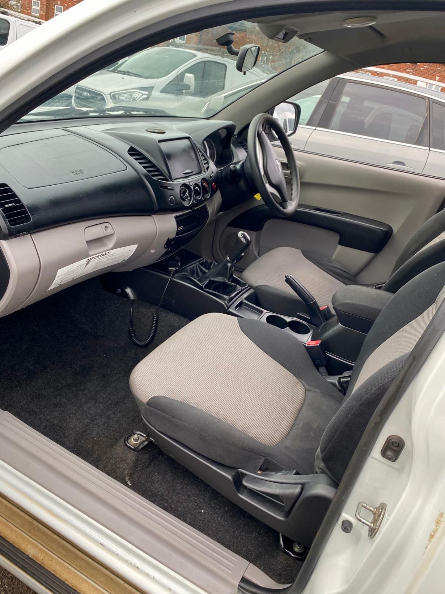 2012 62 MITSUBISHI L200 4LIFE CLUB CAB DI-D 4X4 PICK UP - 129K MILES - AIR CON - TOW BAR - Image 11 of 13