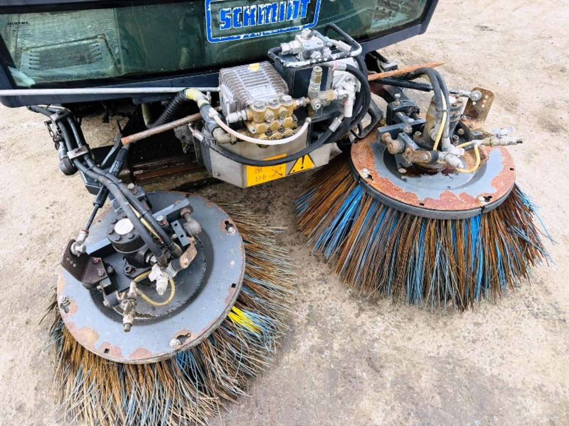 SCHMIDT 200 COMPACT SWEEPER*YEAR 2017* - Image 8 of 16