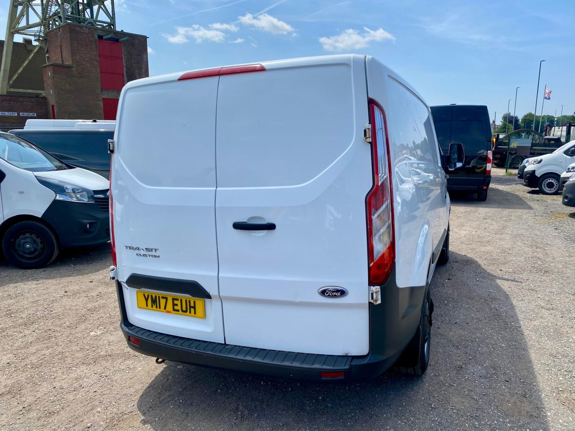 2017 FORD TRANSIT CUSTOM 270 PANEL VAN - 128K MILES - FULL SERVICE HISTORY - NO VAT - Image 3 of 12