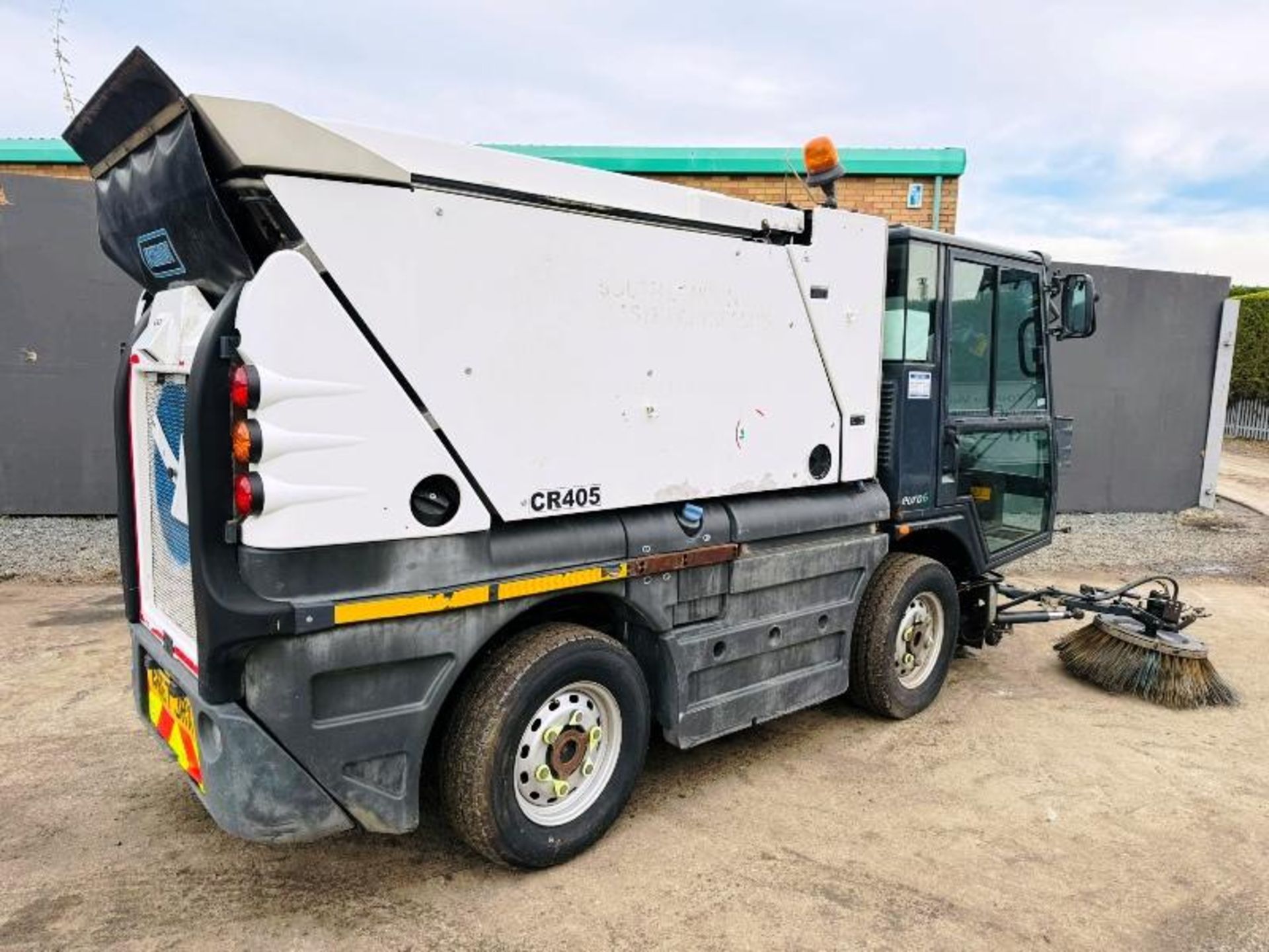 SCHMIDT 200 COMPACT SWEEPER*YEAR 2017* - Image 5 of 16