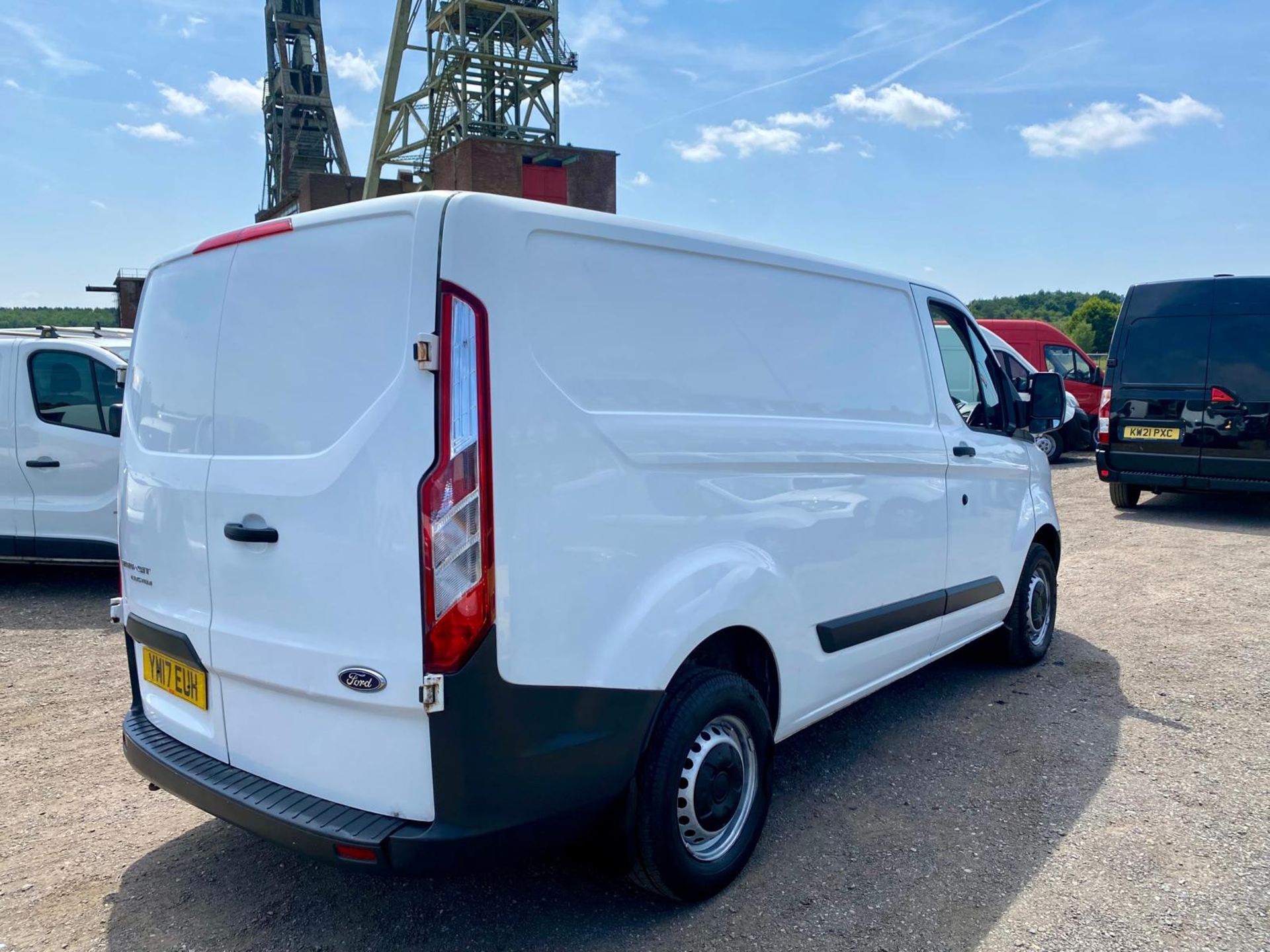 2017 FORD TRANSIT CUSTOM 270 PANEL VAN - 128K MILES - FULL SERVICE HISTORY - NO VAT - Image 5 of 12