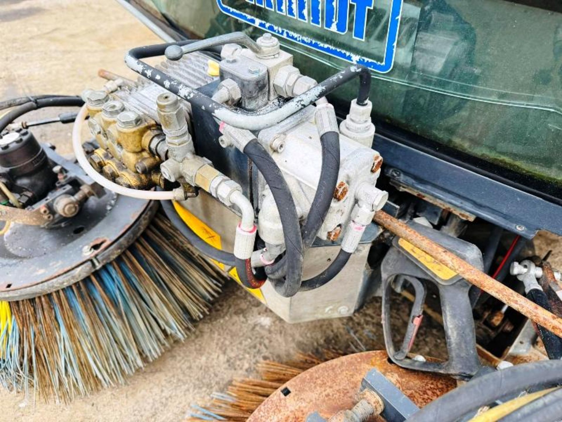 SCHMIDT 200 COMPACT SWEEPER*YEAR 2017* - Image 9 of 16