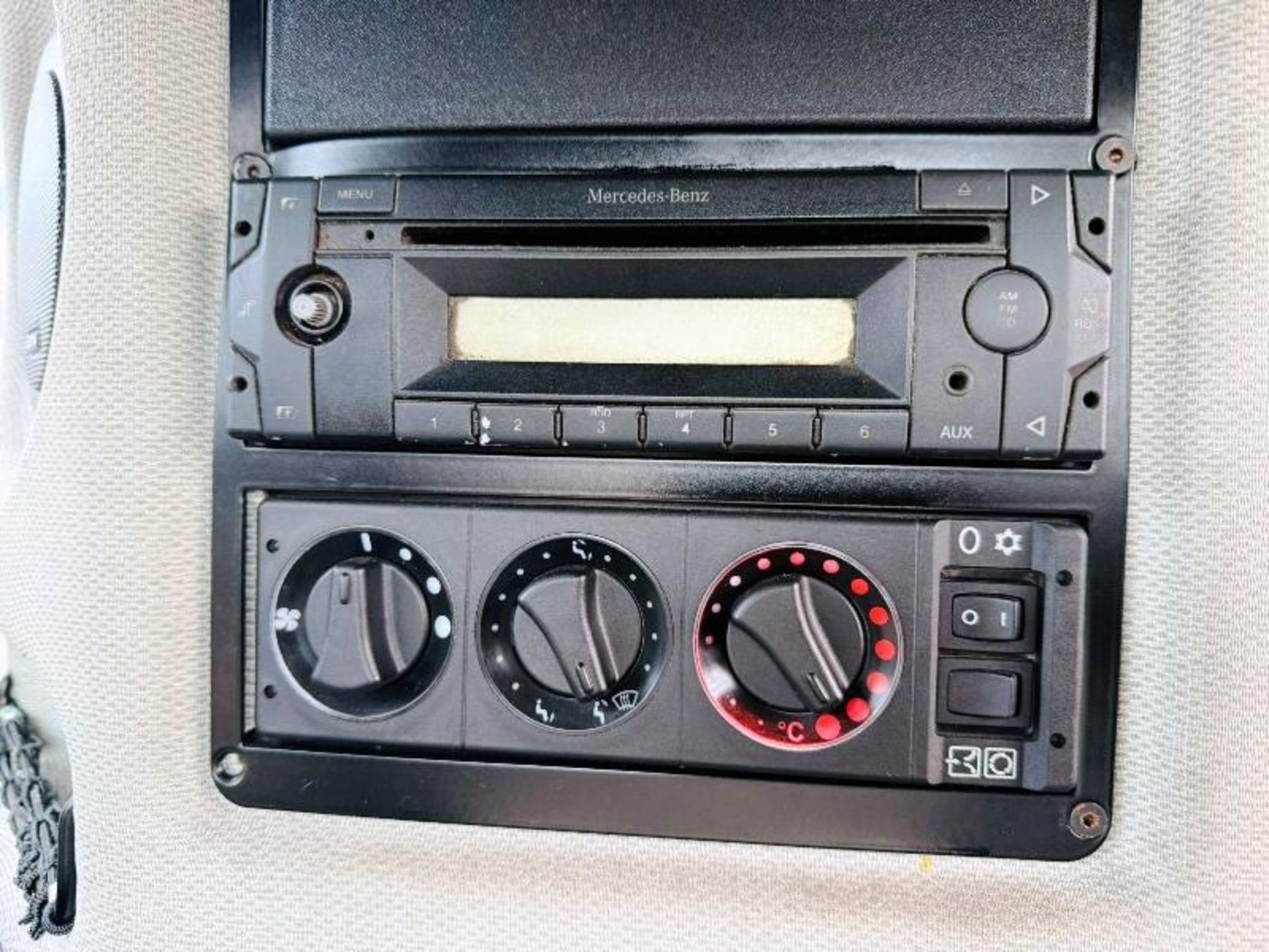 SCHMIDT 200 COMPACT SWEEPER*YEAR 2017* - Image 15 of 16