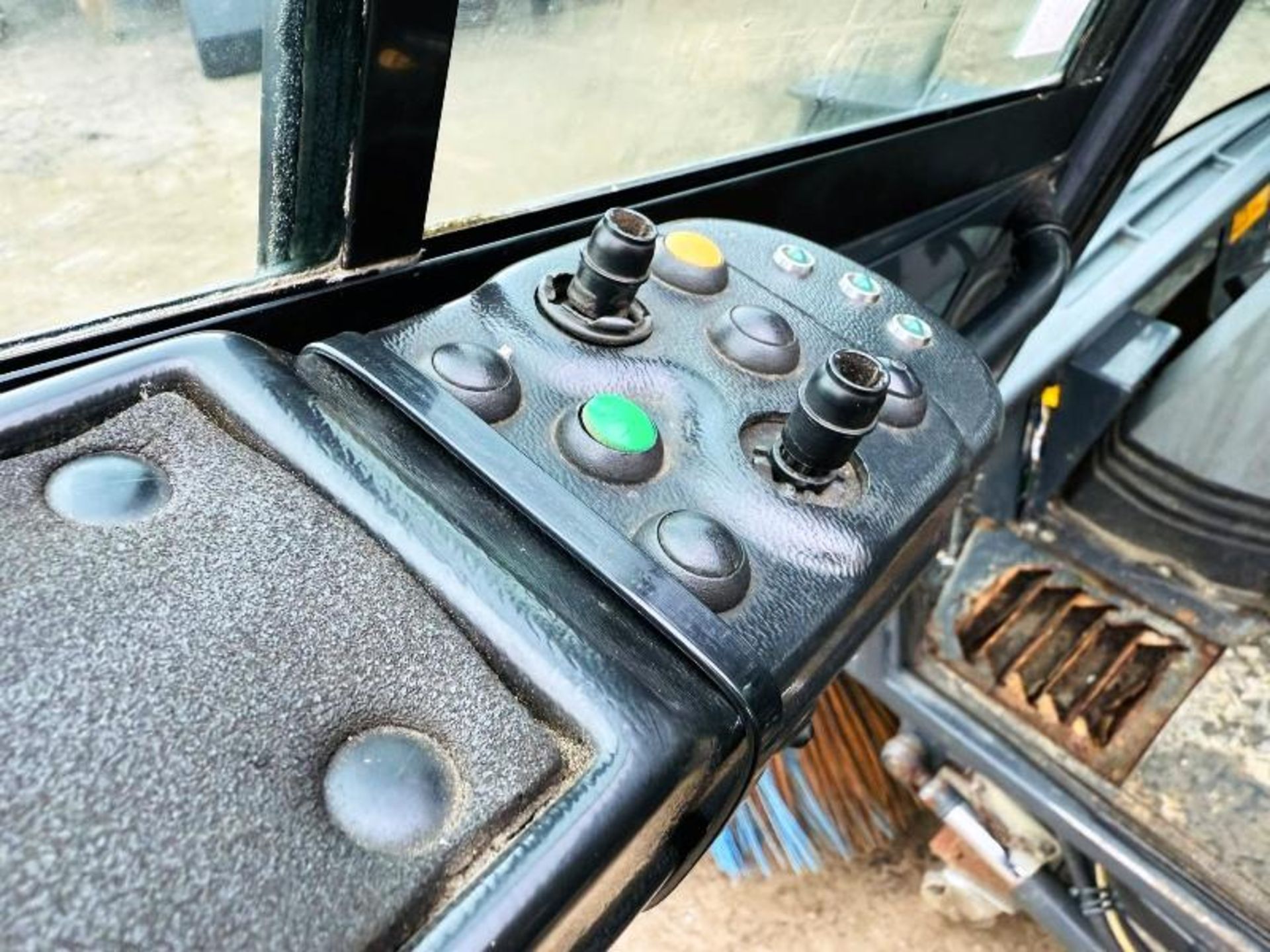 SCHMIDT 200 COMPACT SWEEPER*YEAR 2017* - Image 12 of 16