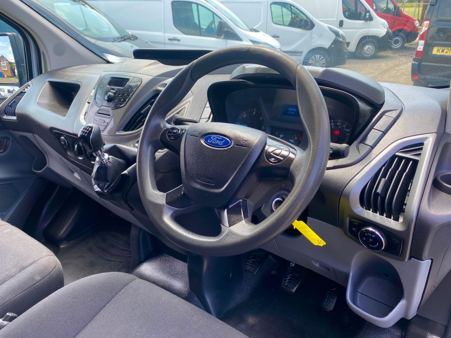 2017 FORD TRANSIT CUSTOM 270 PANEL VAN - 128K MILES - FULL SERVICE HISTORY - NO VAT - Image 10 of 12