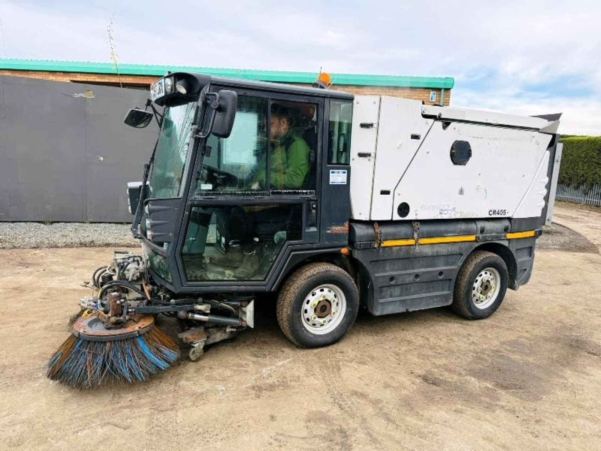 SCHMIDT 200 COMPACT SWEEPER*YEAR 2017* - Image 2 of 16