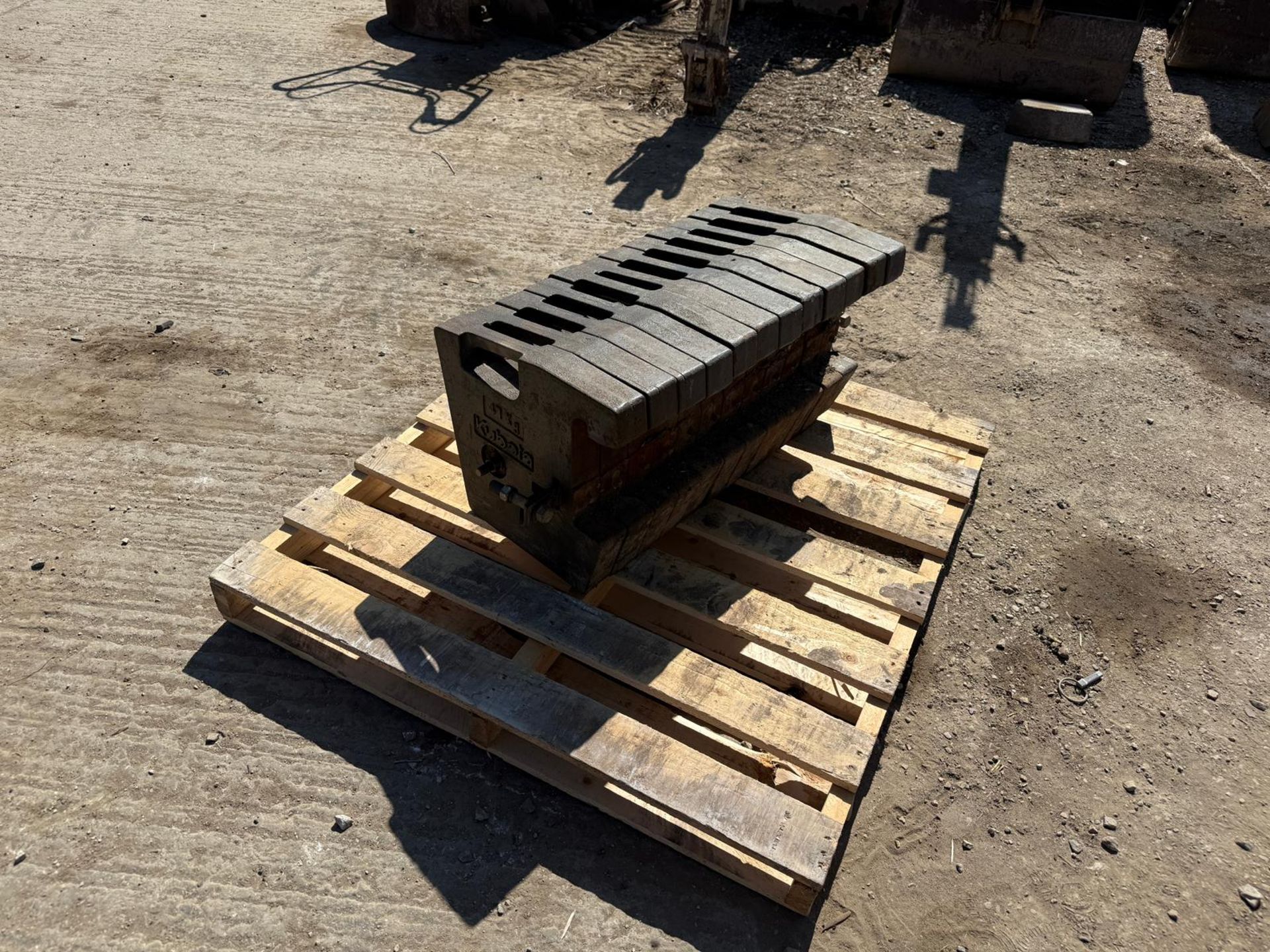 PALLET OF 12 KUBOTA 47KG FRONT TRACTOR WEIGHTS - Image 4 of 10