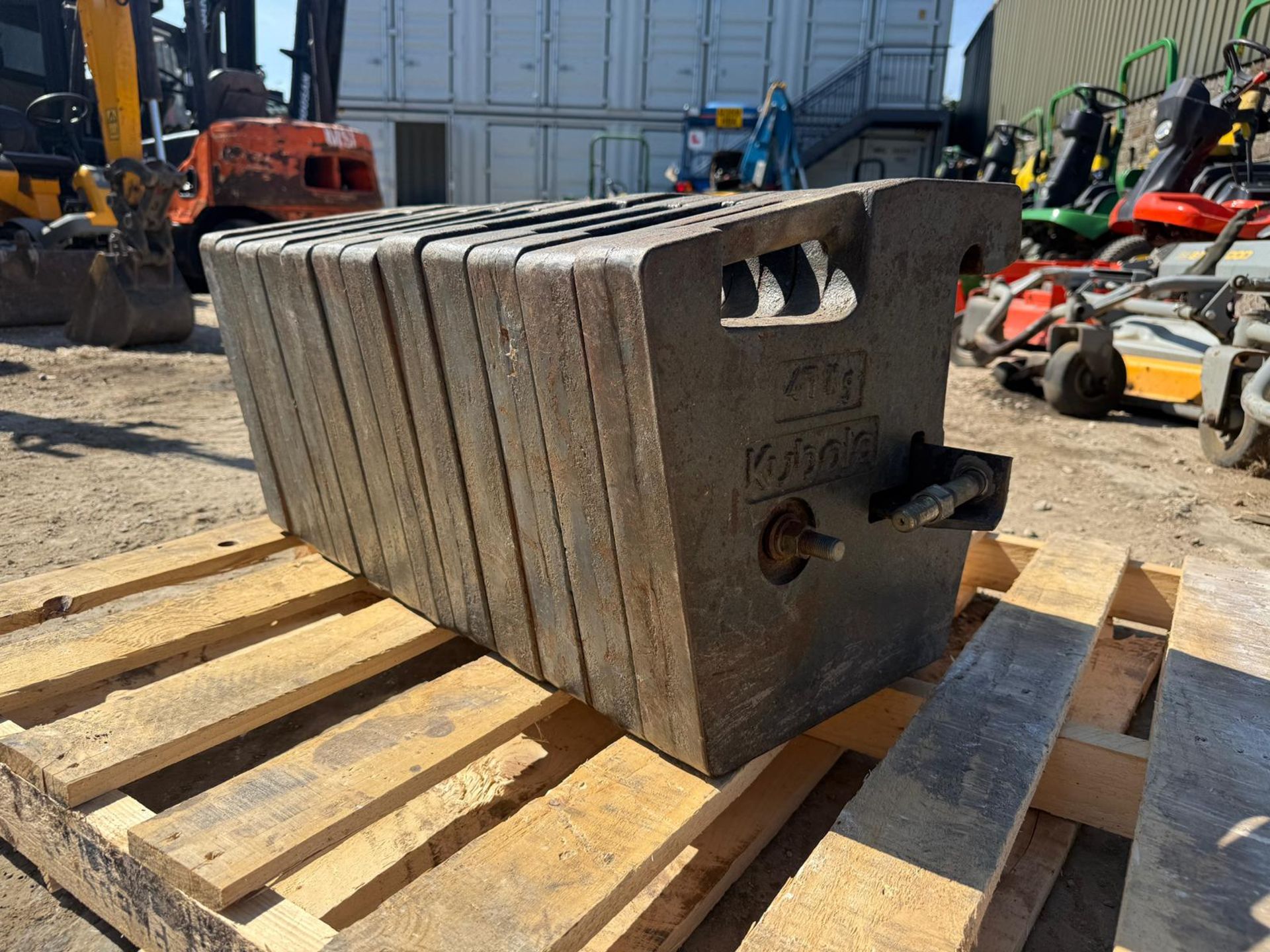 PALLET OF 12 KUBOTA 47KG FRONT TRACTOR WEIGHTS - Image 8 of 10