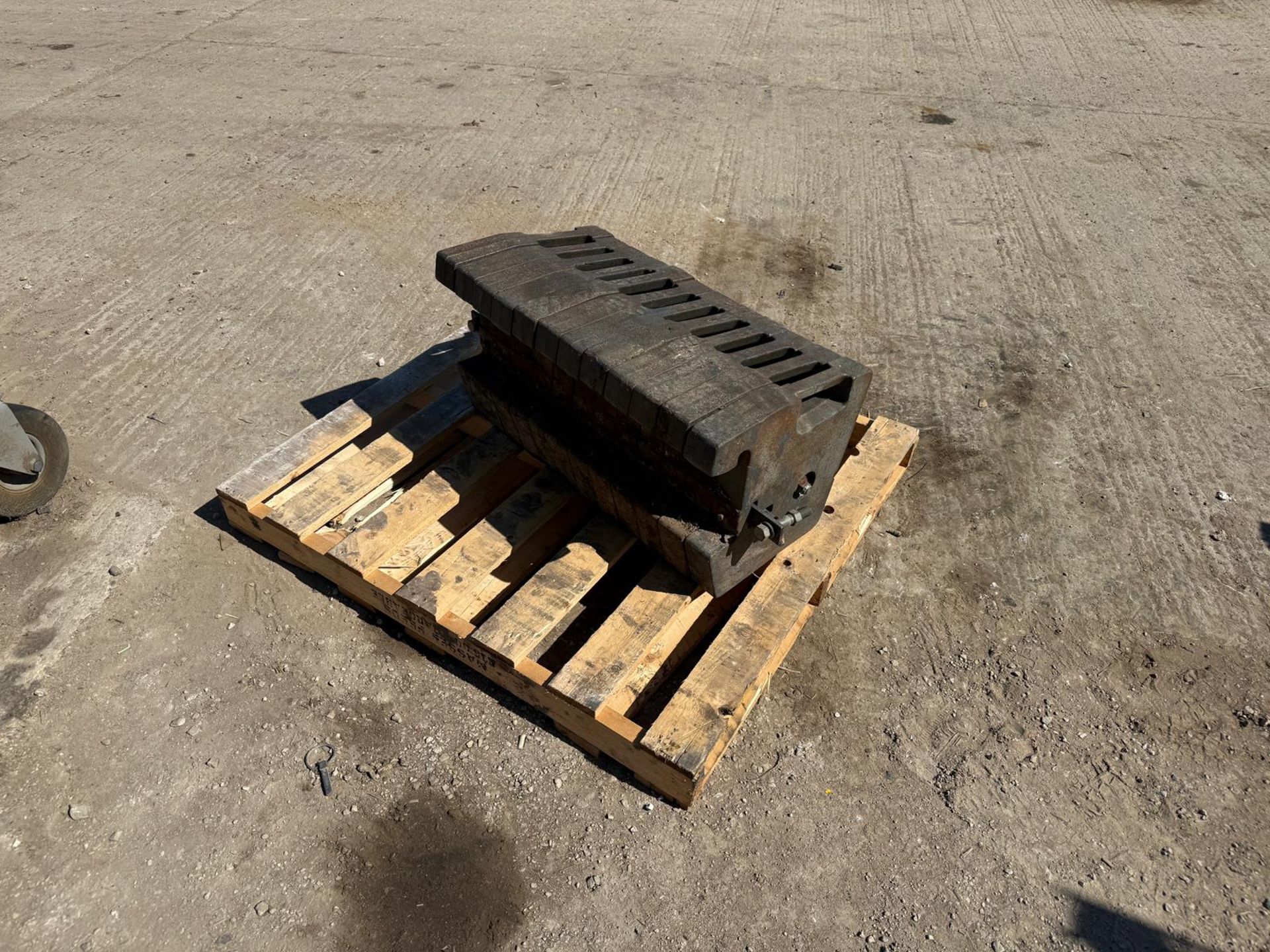 PALLET OF 12 KUBOTA 47KG FRONT TRACTOR WEIGHTS - Image 7 of 10