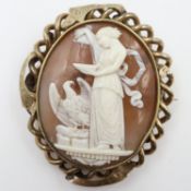 Victorian pinchbeck mounted carved shell cameo brooch. UK P&P Group 0 (£7+VAT for the first lot