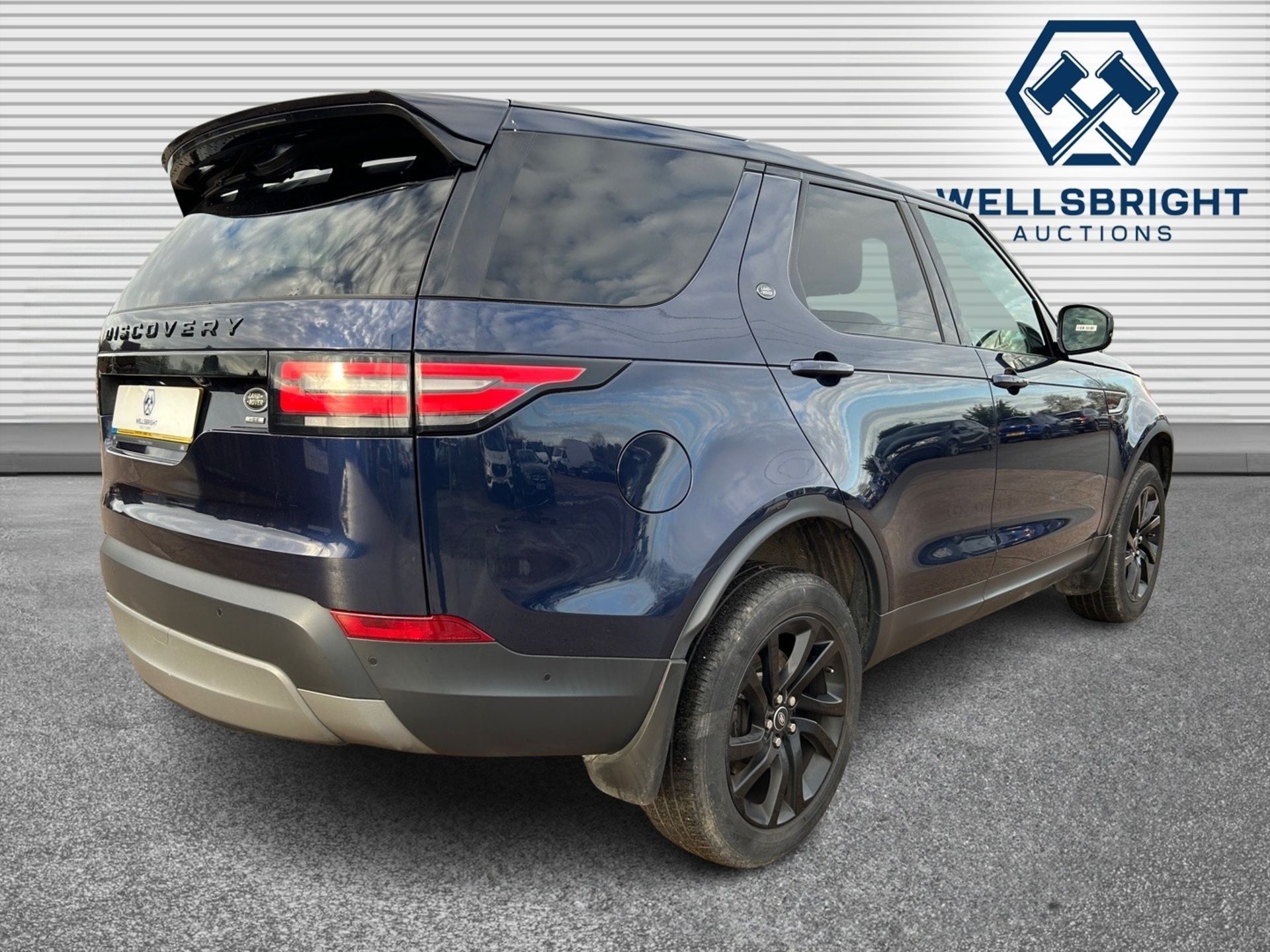 2017 Land Rover Discovery HSE - Automatic - 7 Seater - Pan Roof - Heated Seats - Image 5 of 27