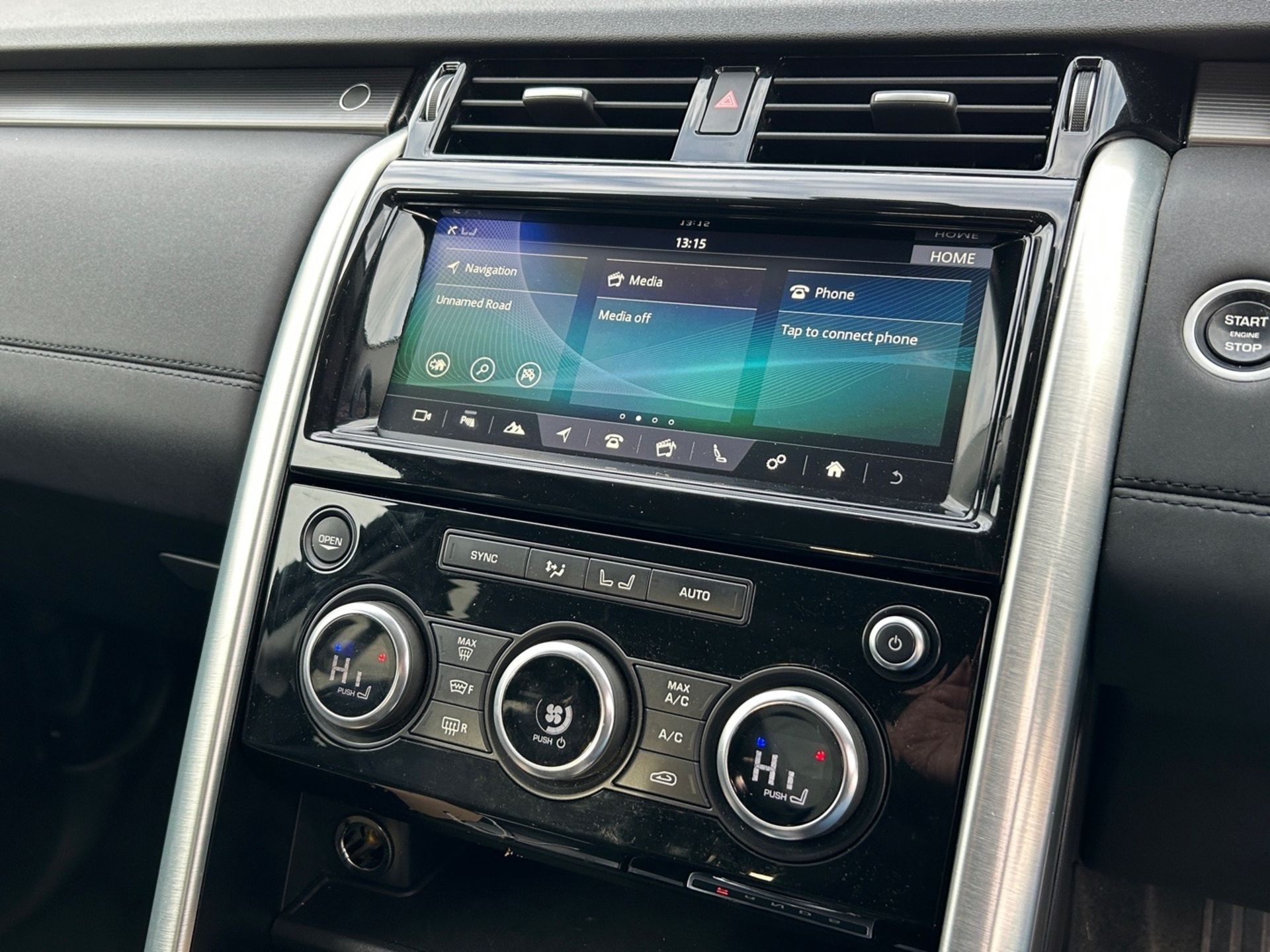 2017 Land Rover Discovery HSE - Automatic - 7 Seater - Pan Roof - Heated Seats - Image 27 of 27