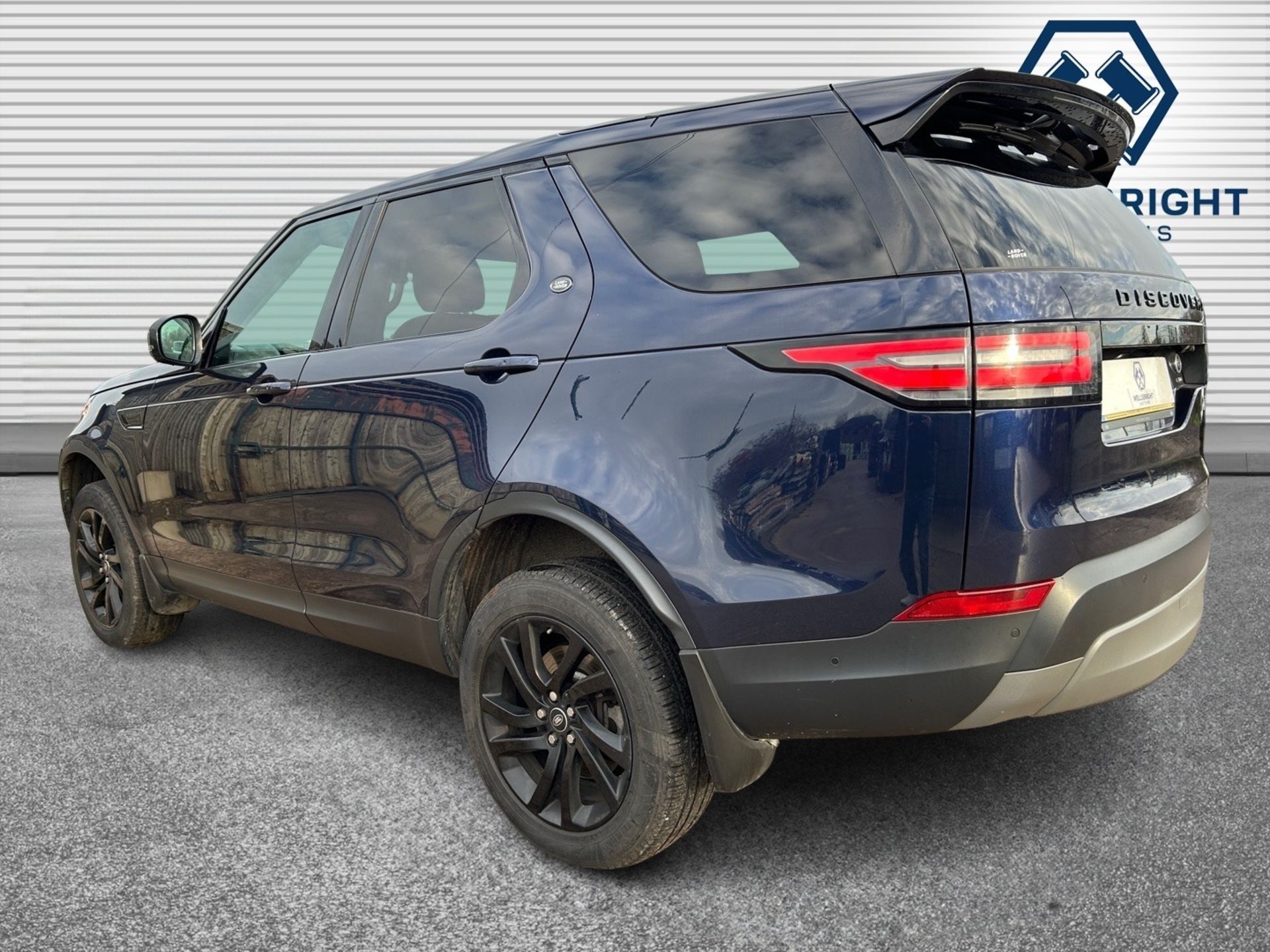 2017 Land Rover Discovery HSE - Automatic - 7 Seater - Pan Roof - Heated Seats - Image 3 of 27