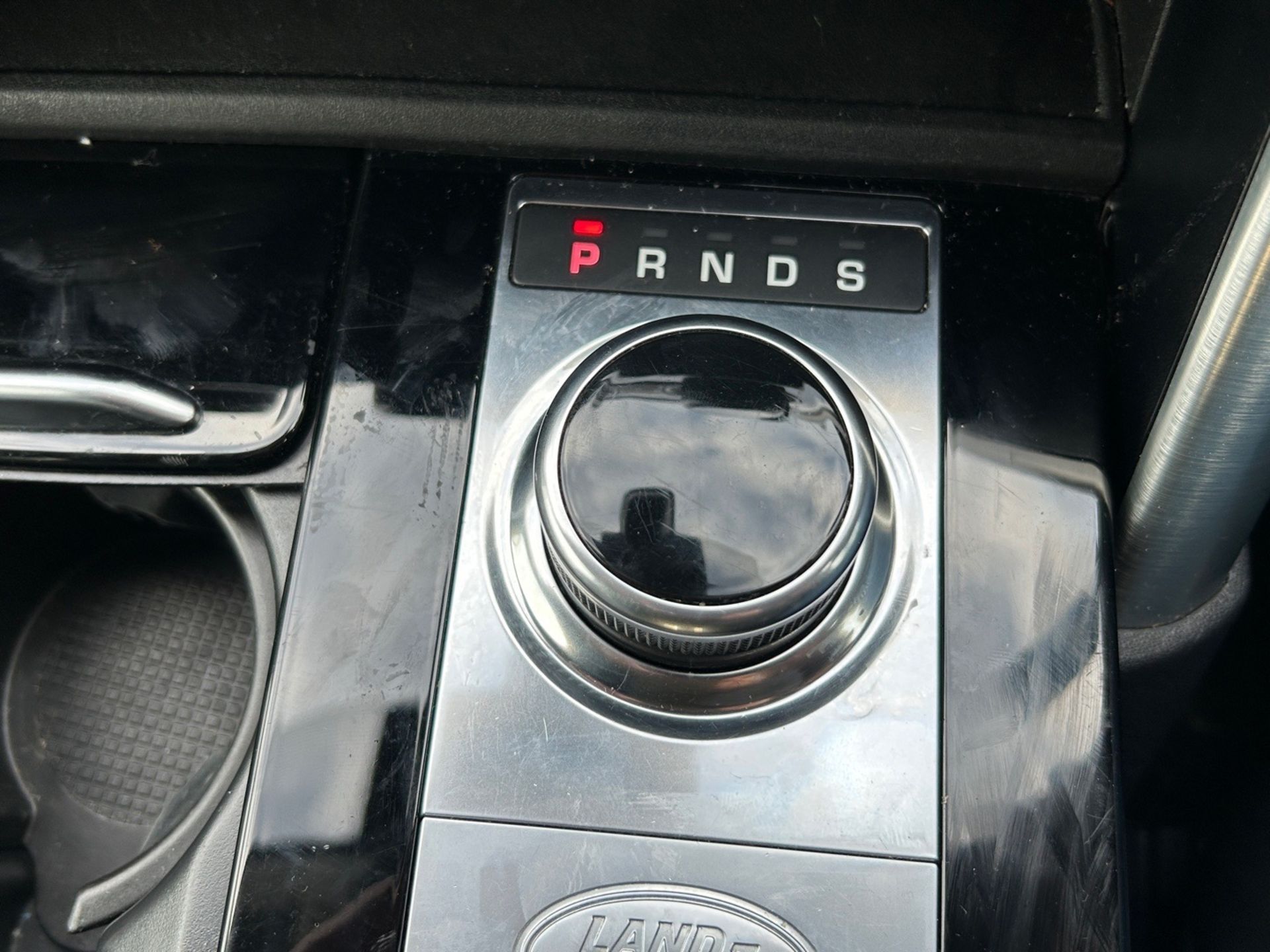 2017 Land Rover Discovery HSE - Automatic - 7 Seater - Pan Roof - Heated Seats - Image 26 of 27