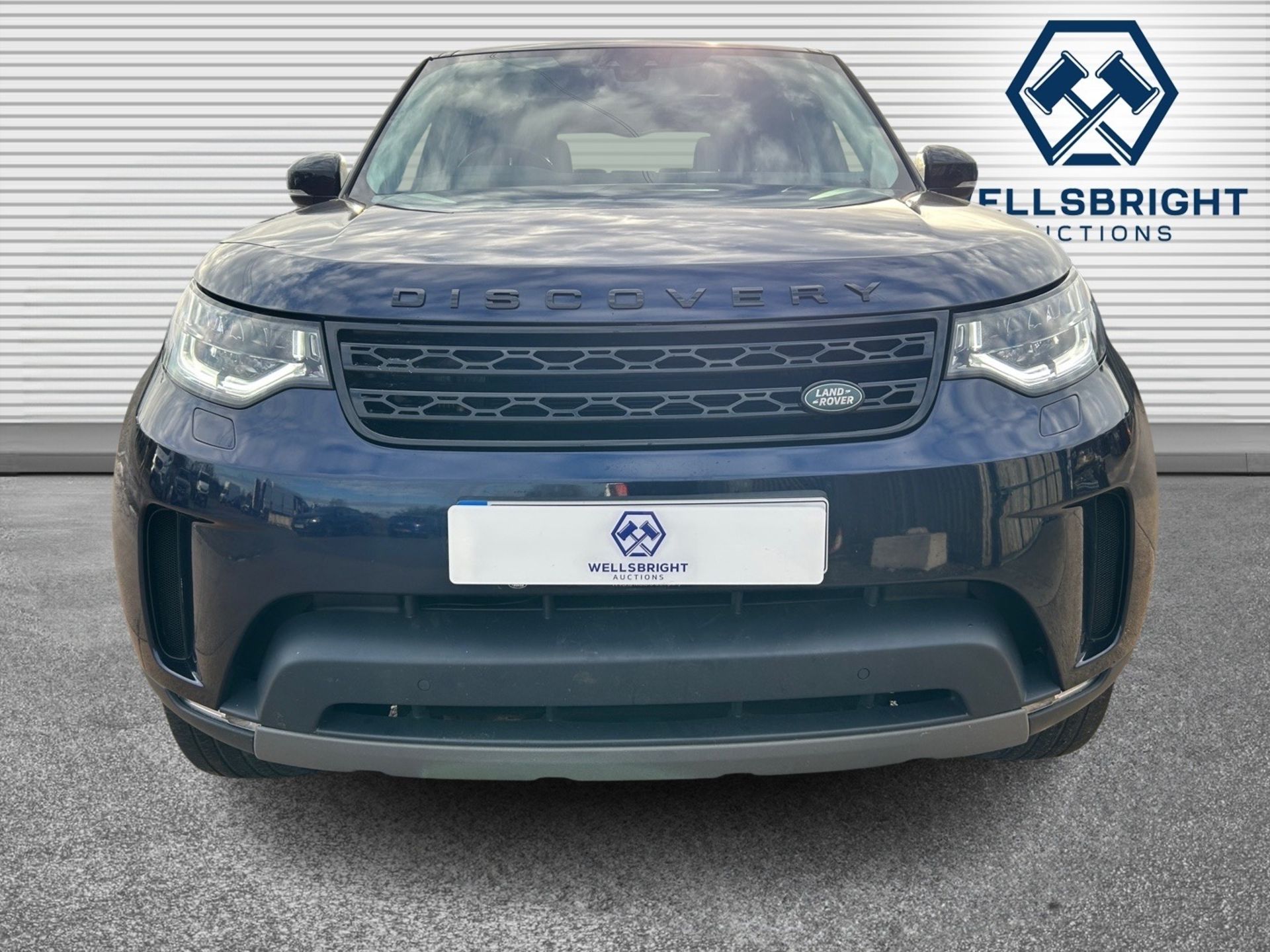 2017 Land Rover Discovery HSE - Automatic - 7 Seater - Pan Roof - Heated Seats - Image 8 of 27