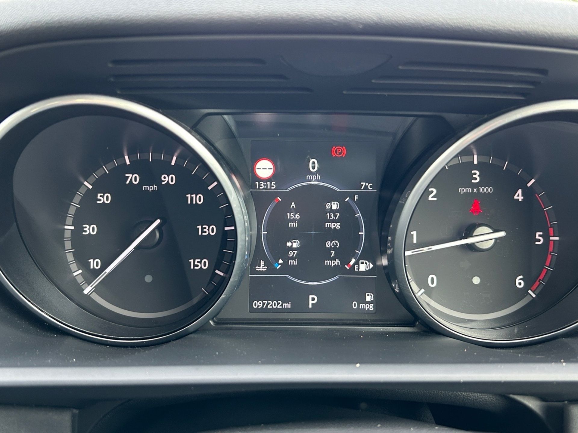 2017 Land Rover Discovery HSE - Automatic - 7 Seater - Pan Roof - Heated Seats - Image 25 of 27