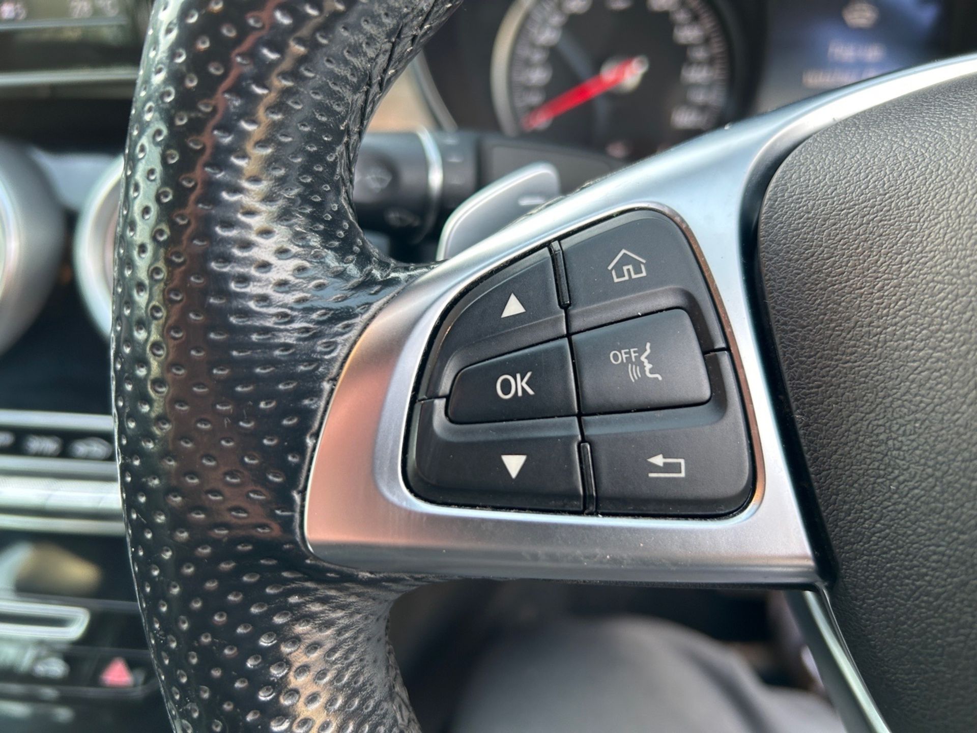 (ON SALE) 2015 Model Mercedes-Bens C220 *AMG* Line Saloon 2.1 - Automatic - Navigation - Bluetooth - Image 14 of 21