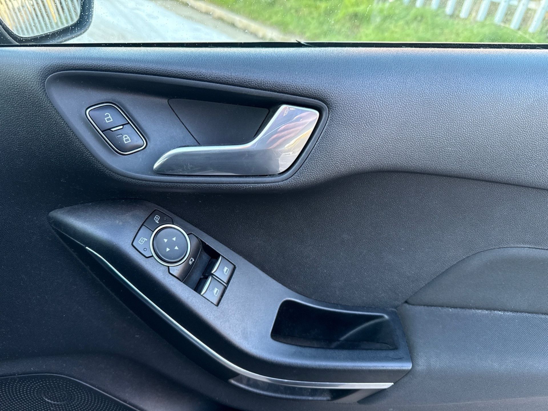 2017 FORD Fiesta Titanium 125 Hatchback 1.0 - Navigation - Bluetooth - Petrol- Auto s/s! - Image 15 of 25