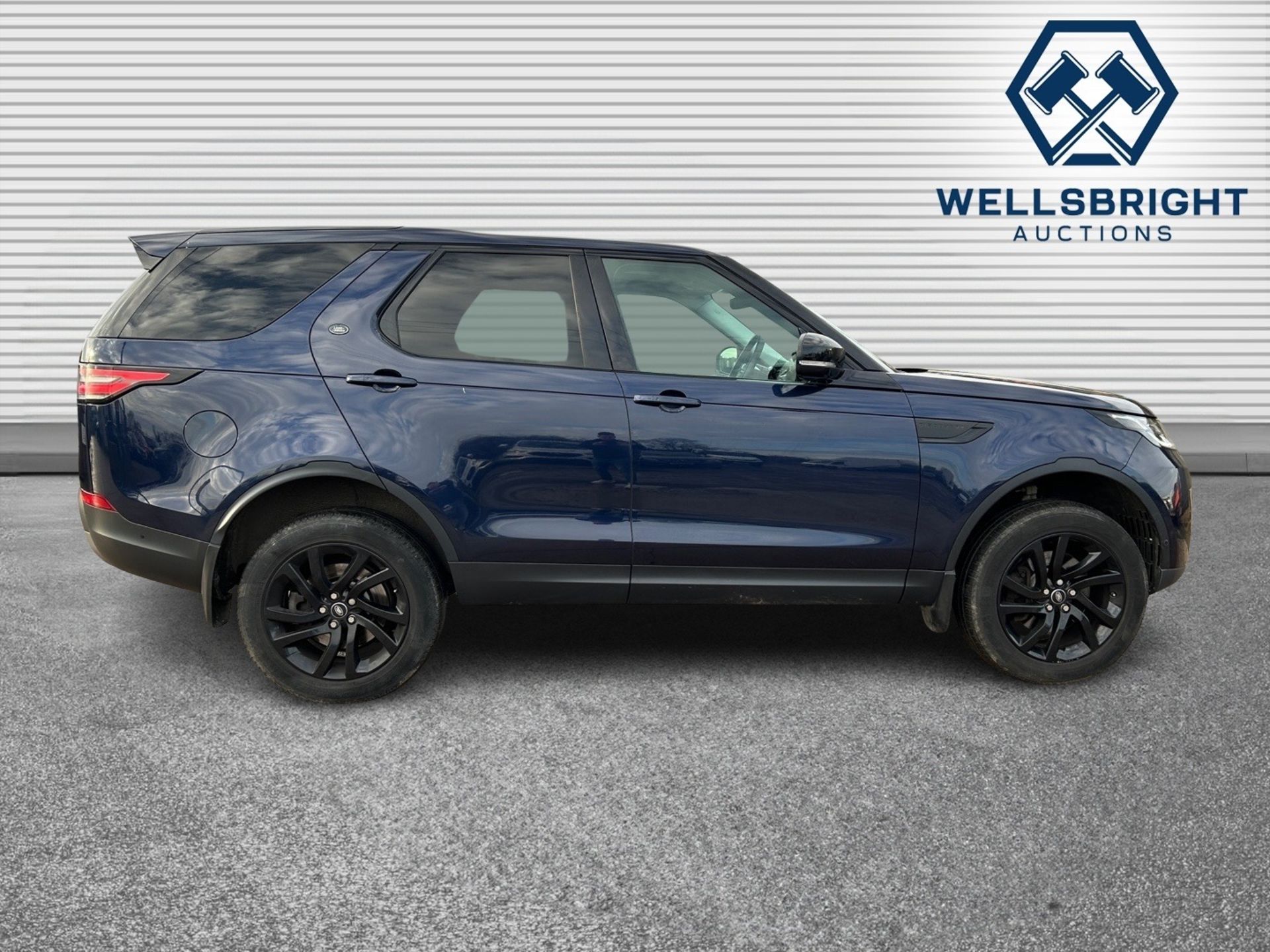 2017 Land Rover Discovery HSE - Automatic - 7 Seater - Pan Roof - Heated Seats - Image 6 of 27